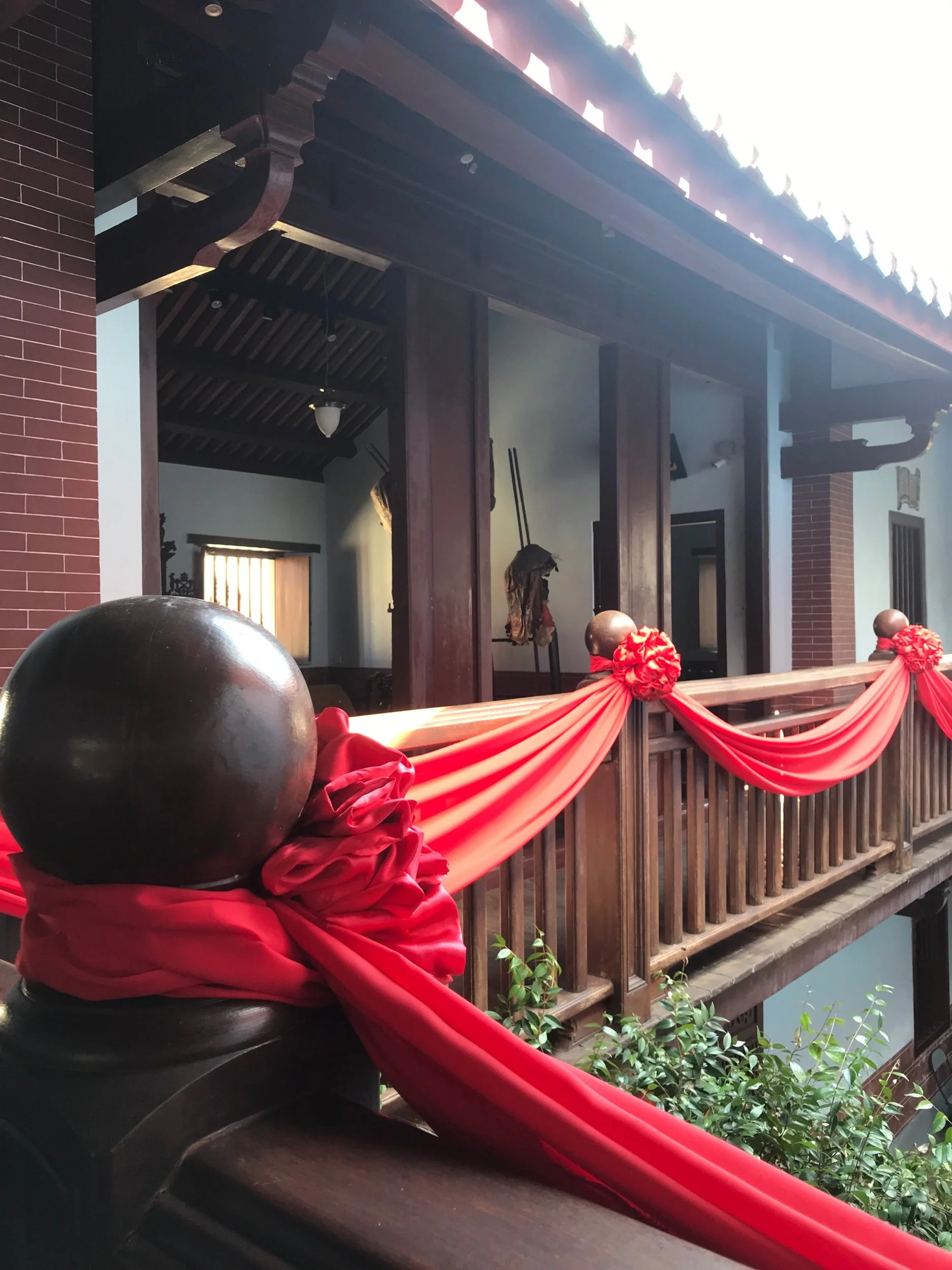 Ribbon festooned balusters 