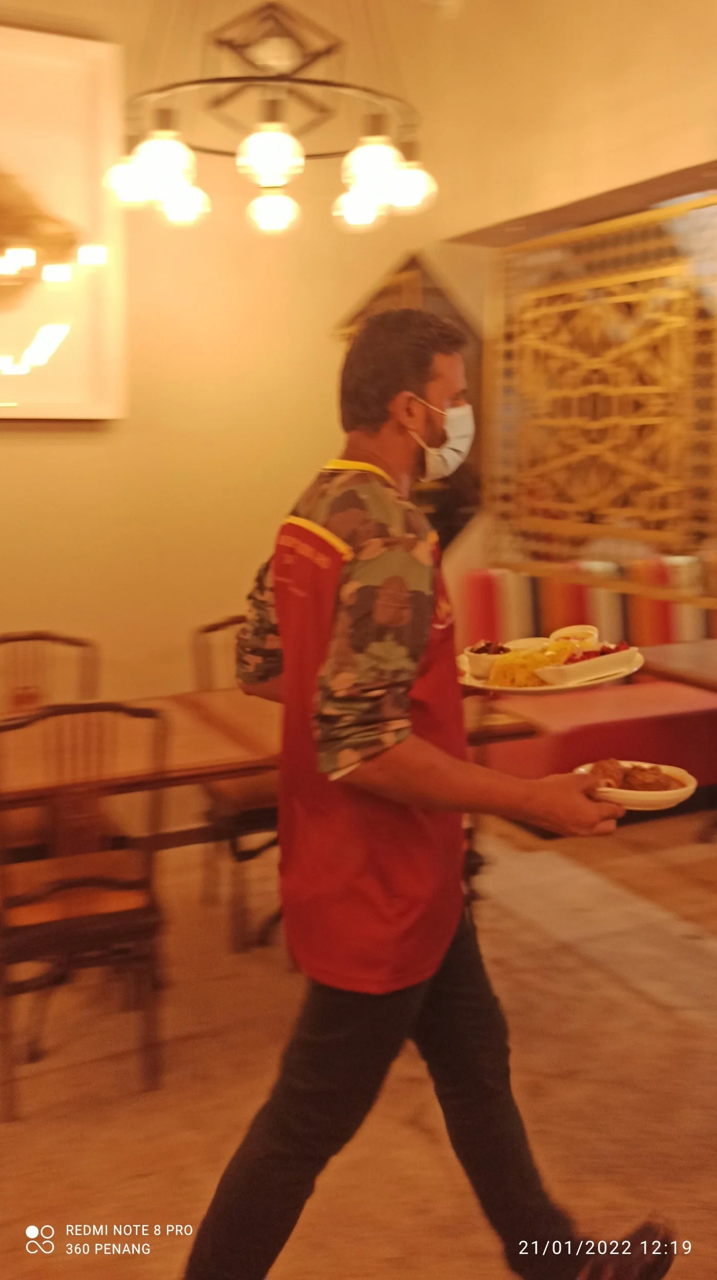 Unlike next door the Kapitan d'Signature has waiter service