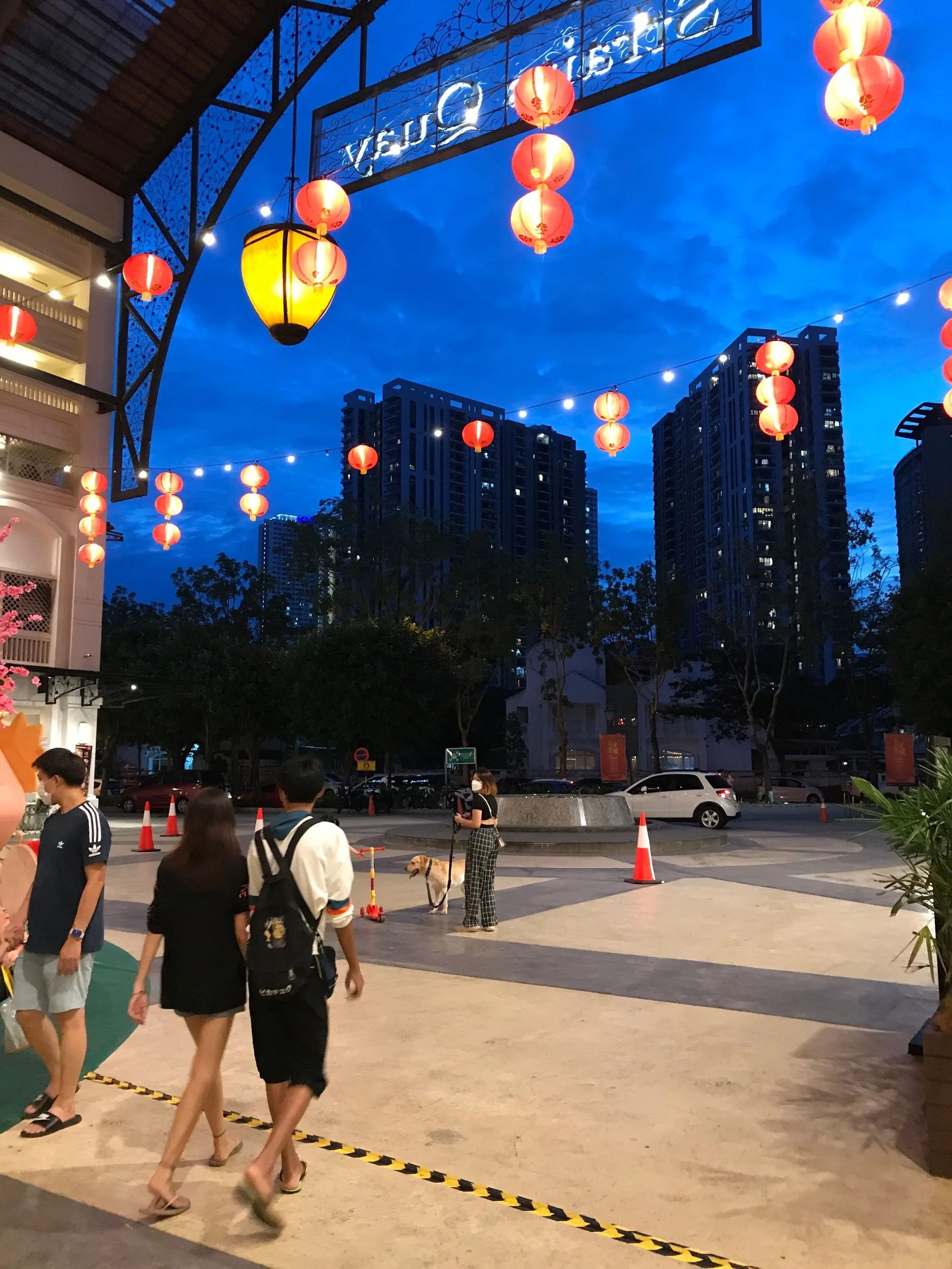 Mall forecourt