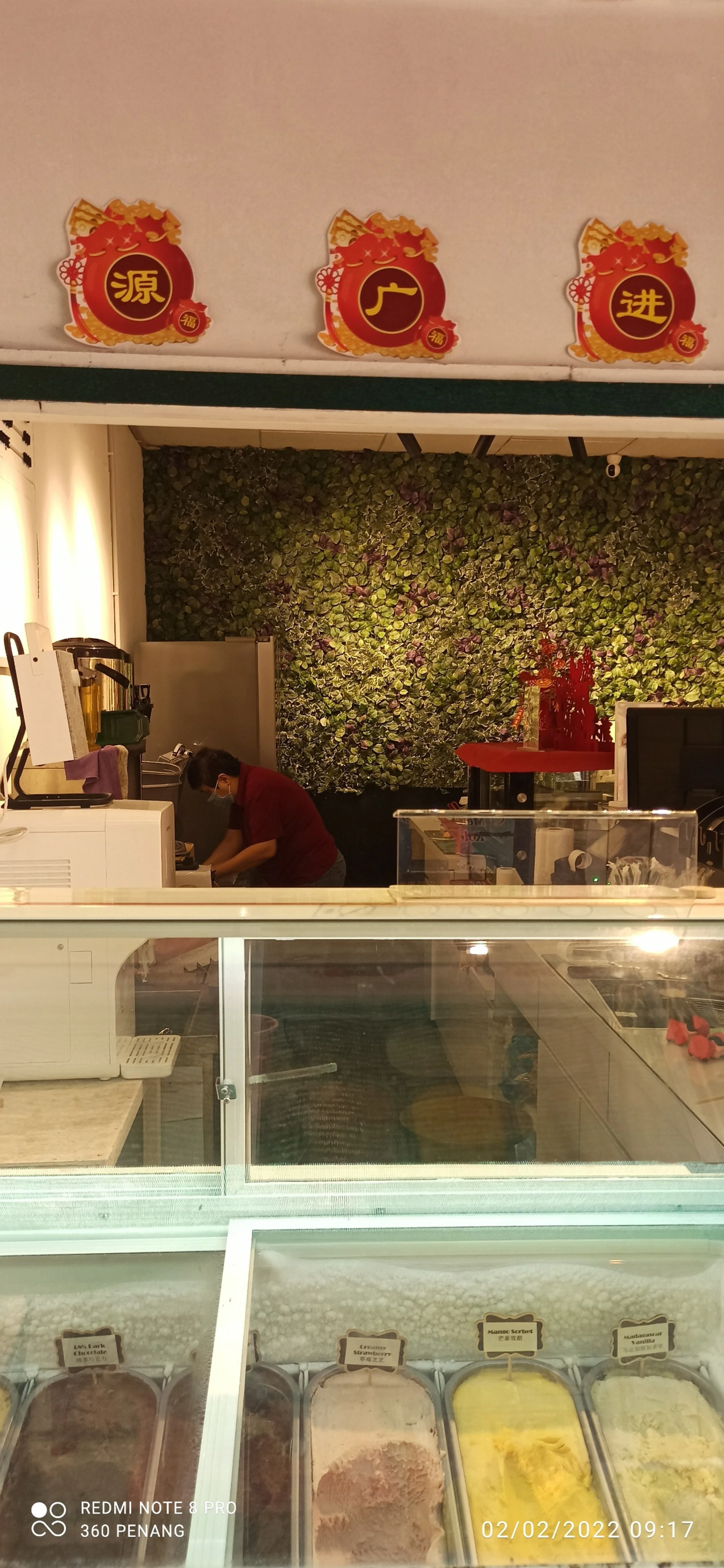 Ice cream parlour at entrance to Chew Jetty