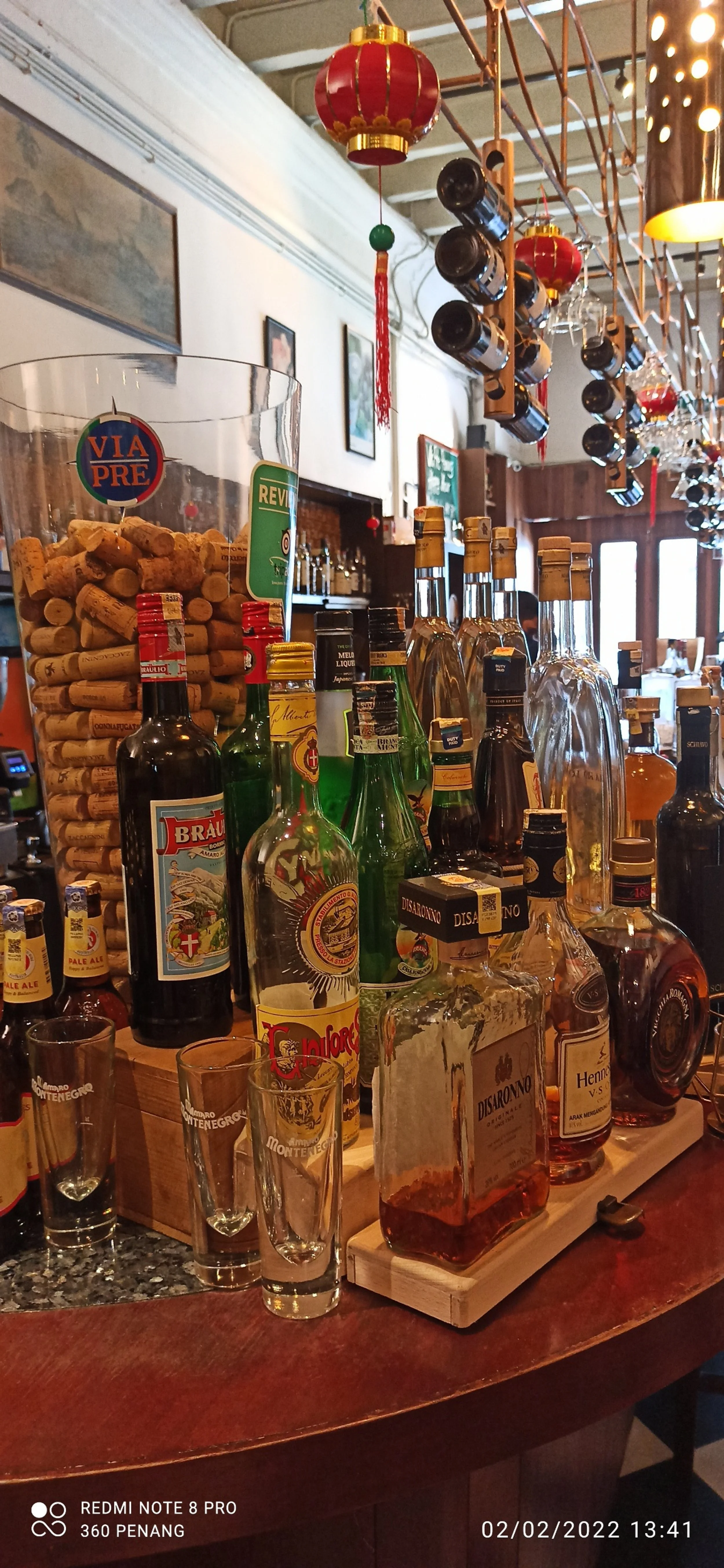 Bar counter decorations
