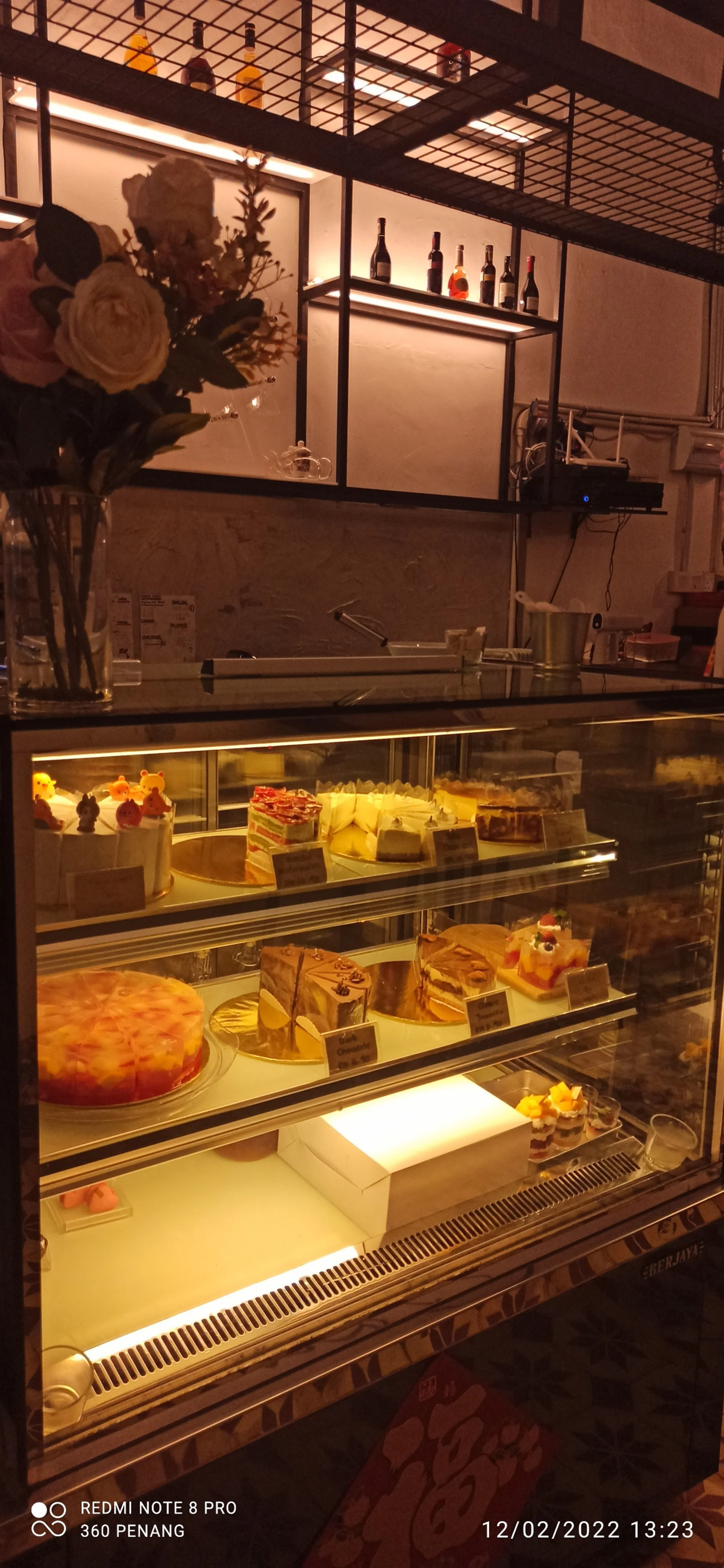 Cake display