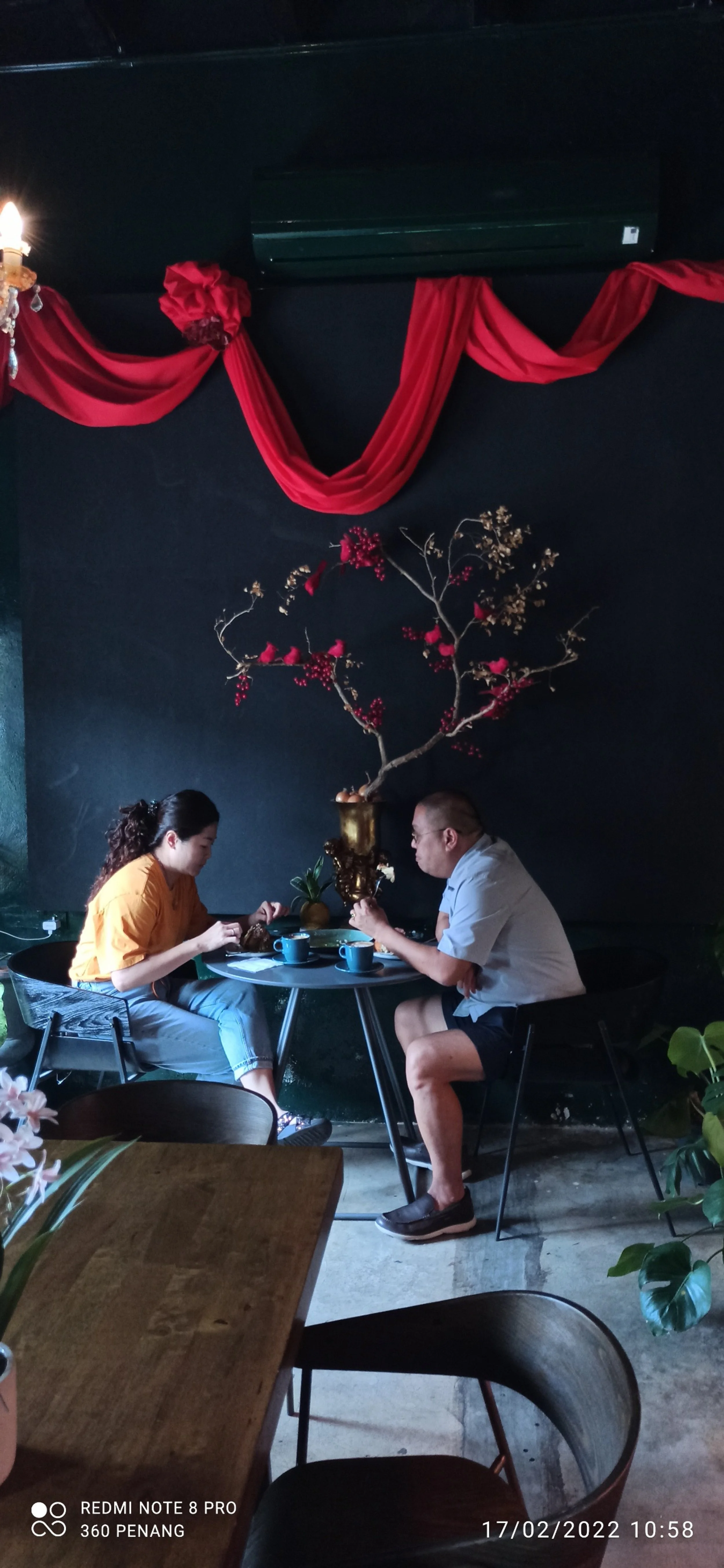 Black feature wall, gilt vase, fake birds and flowers