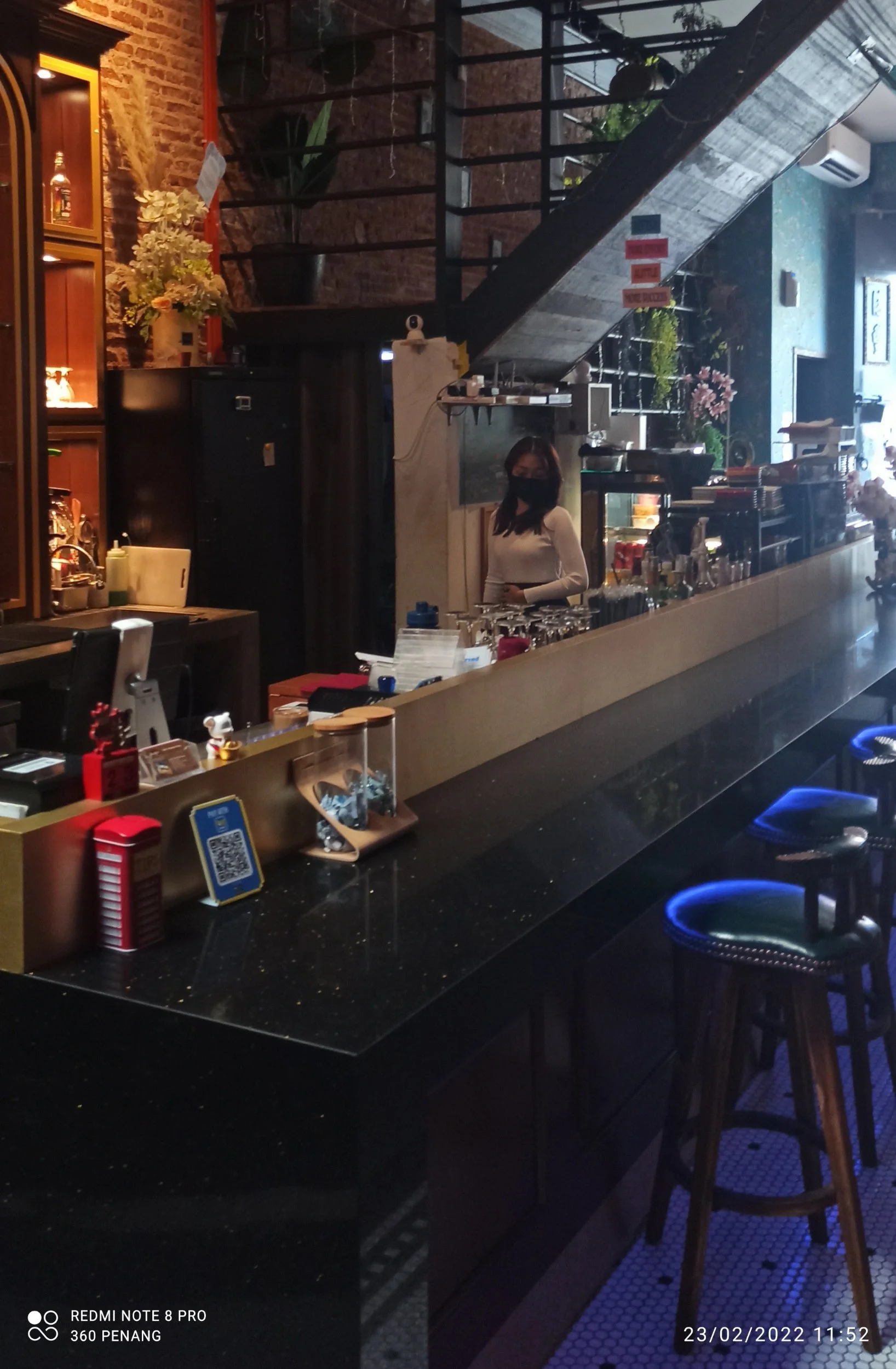 Bar side seating
