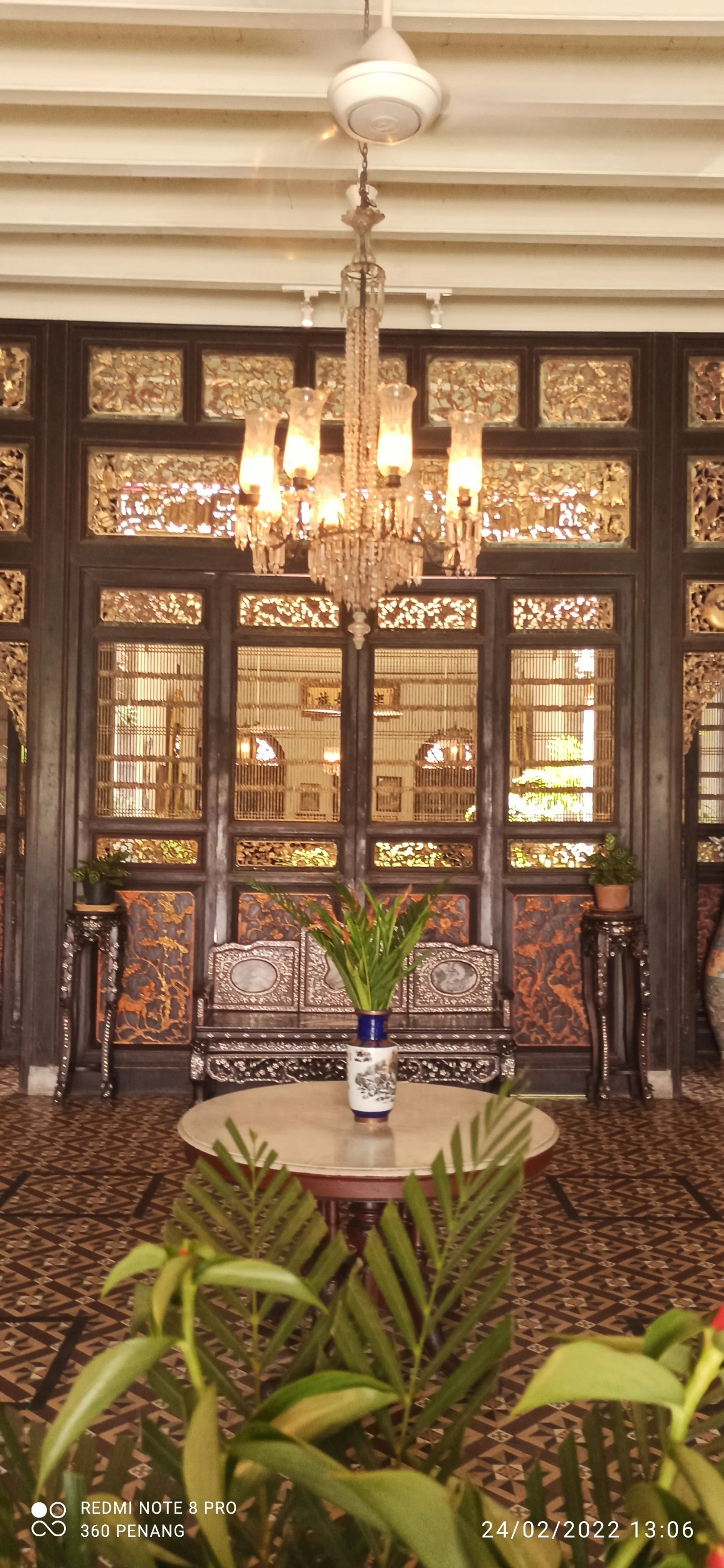 Latticed screen divider separating hall from inner courtyard