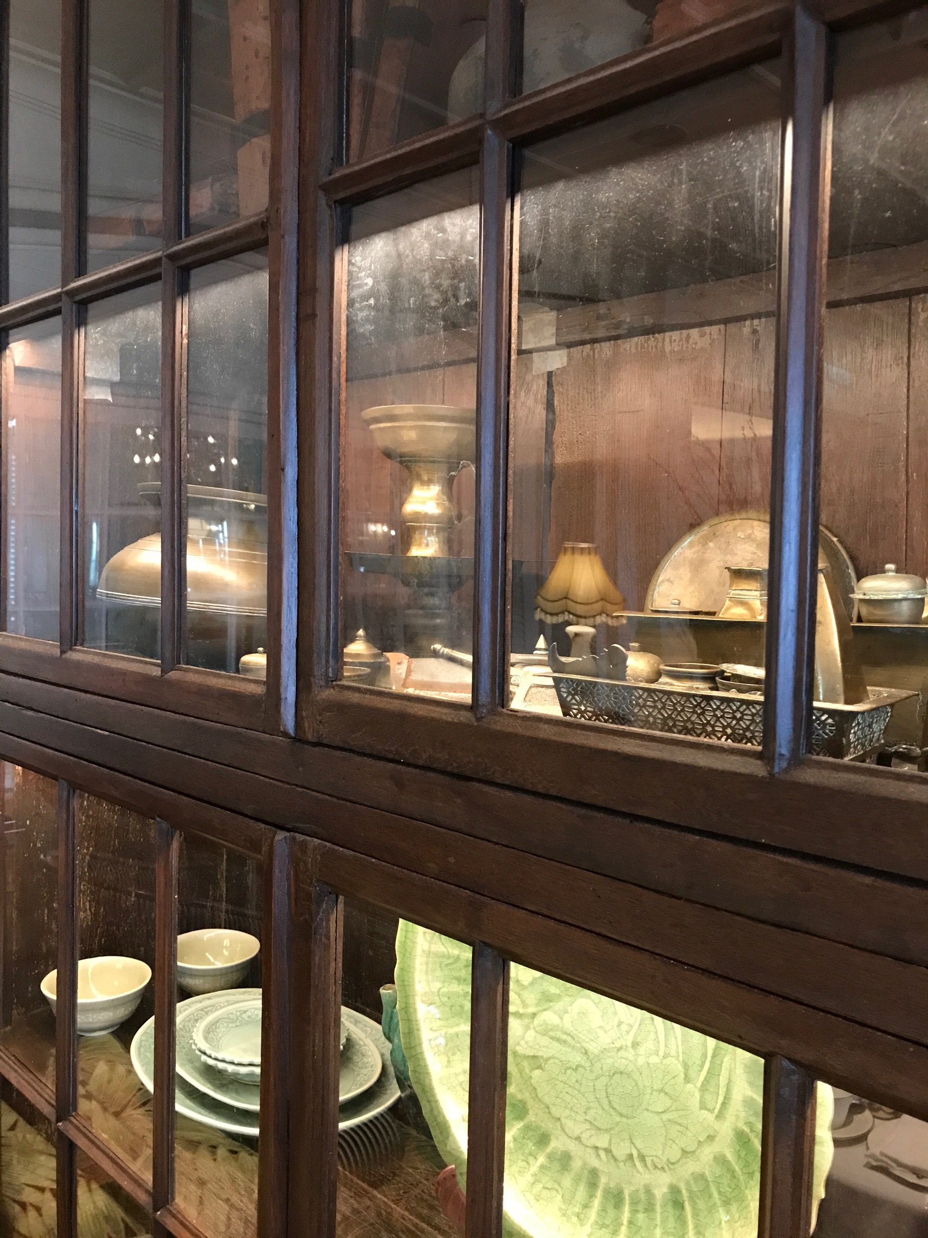 Display shelves
