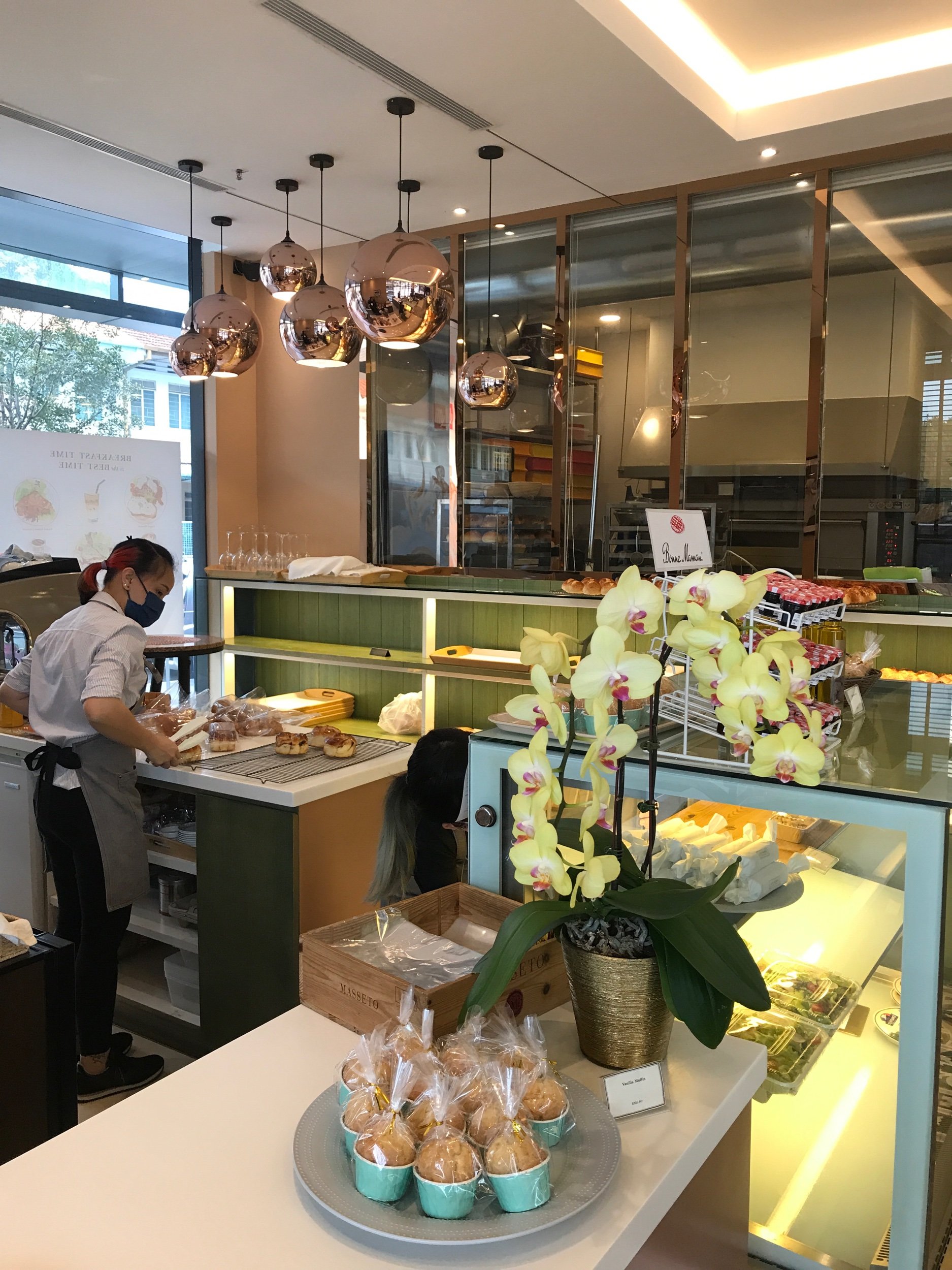 Main service counter