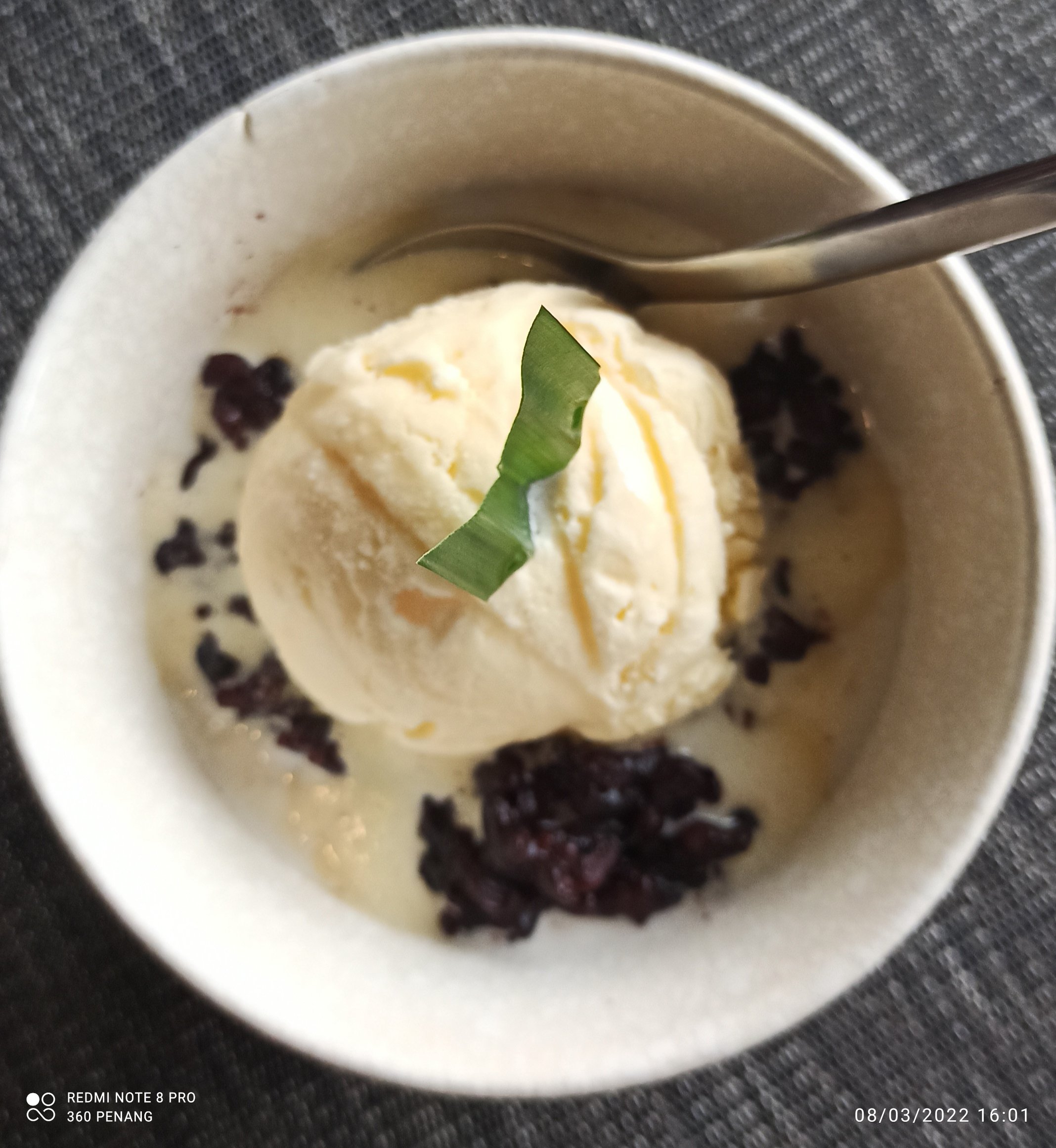 Pulut Hitam RM4 served with ice cream instead of santan