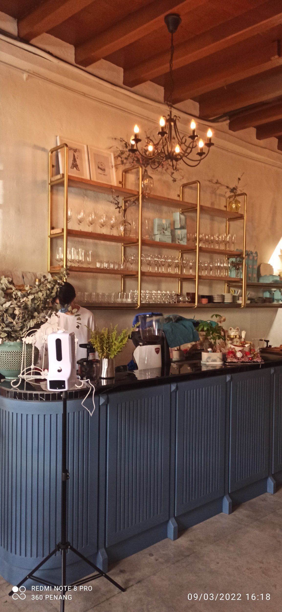 Main bar counter