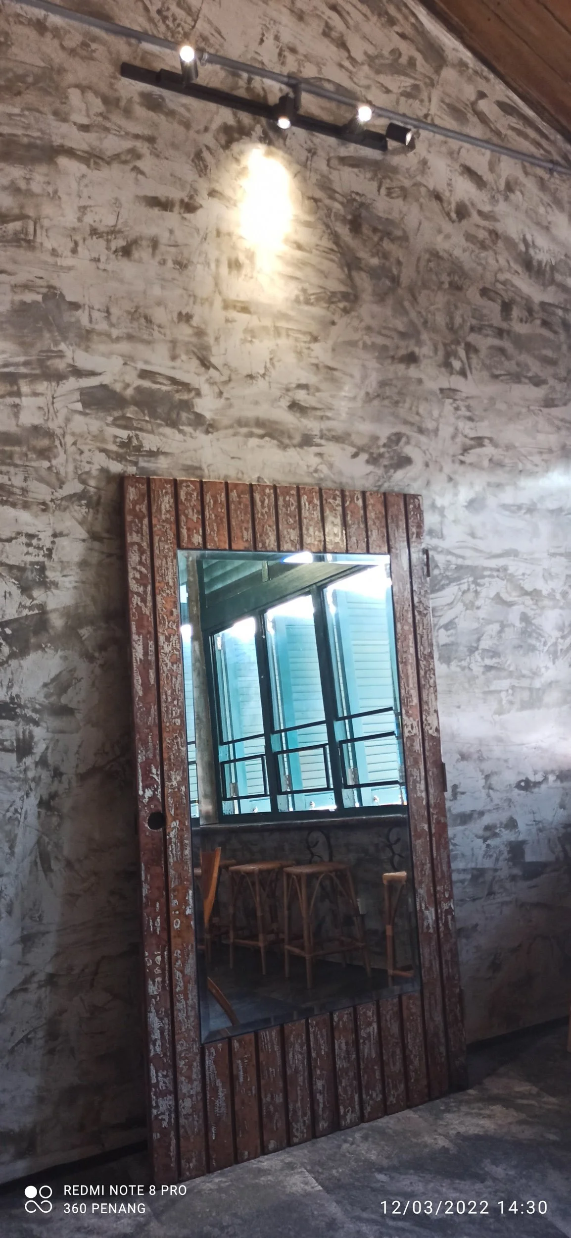 Wall mirror at balcony 