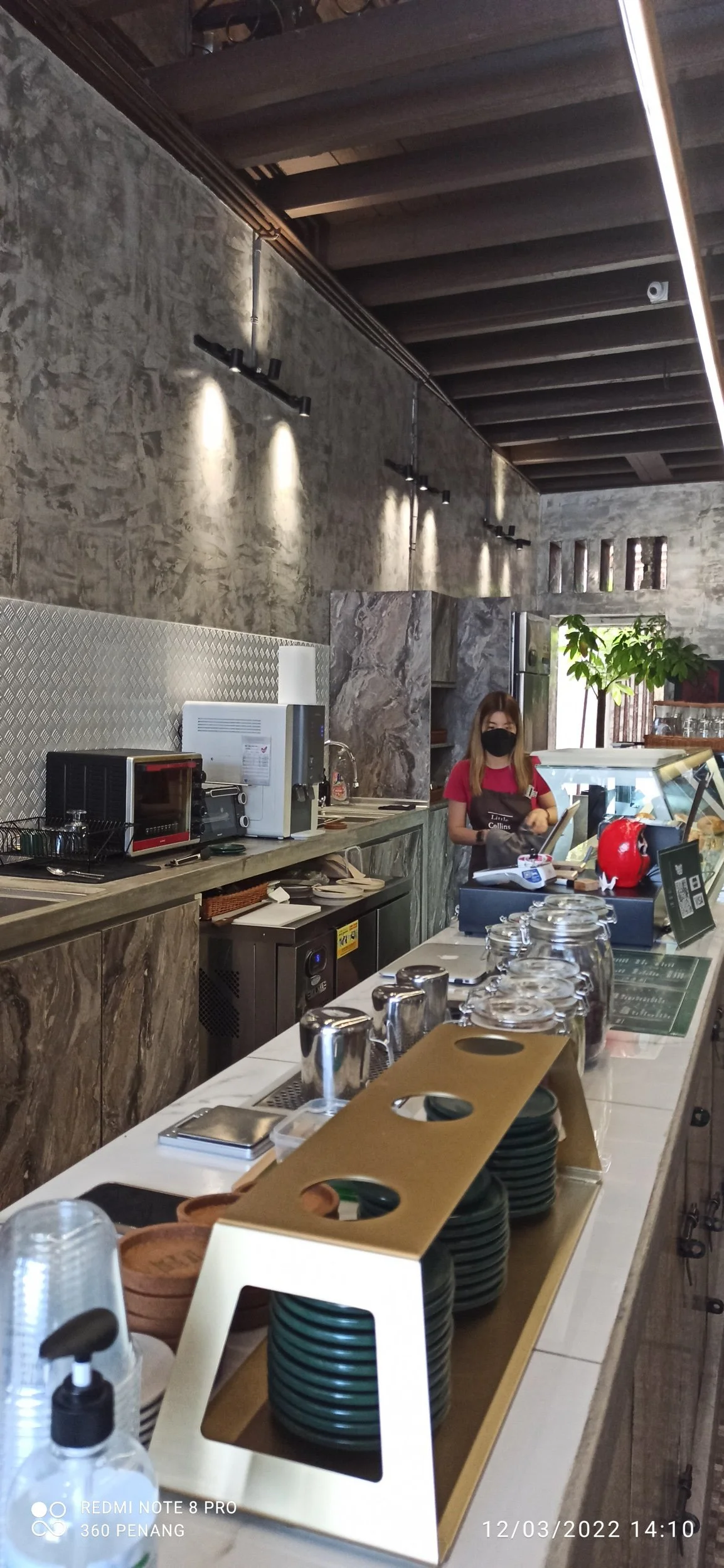 Main service counter 