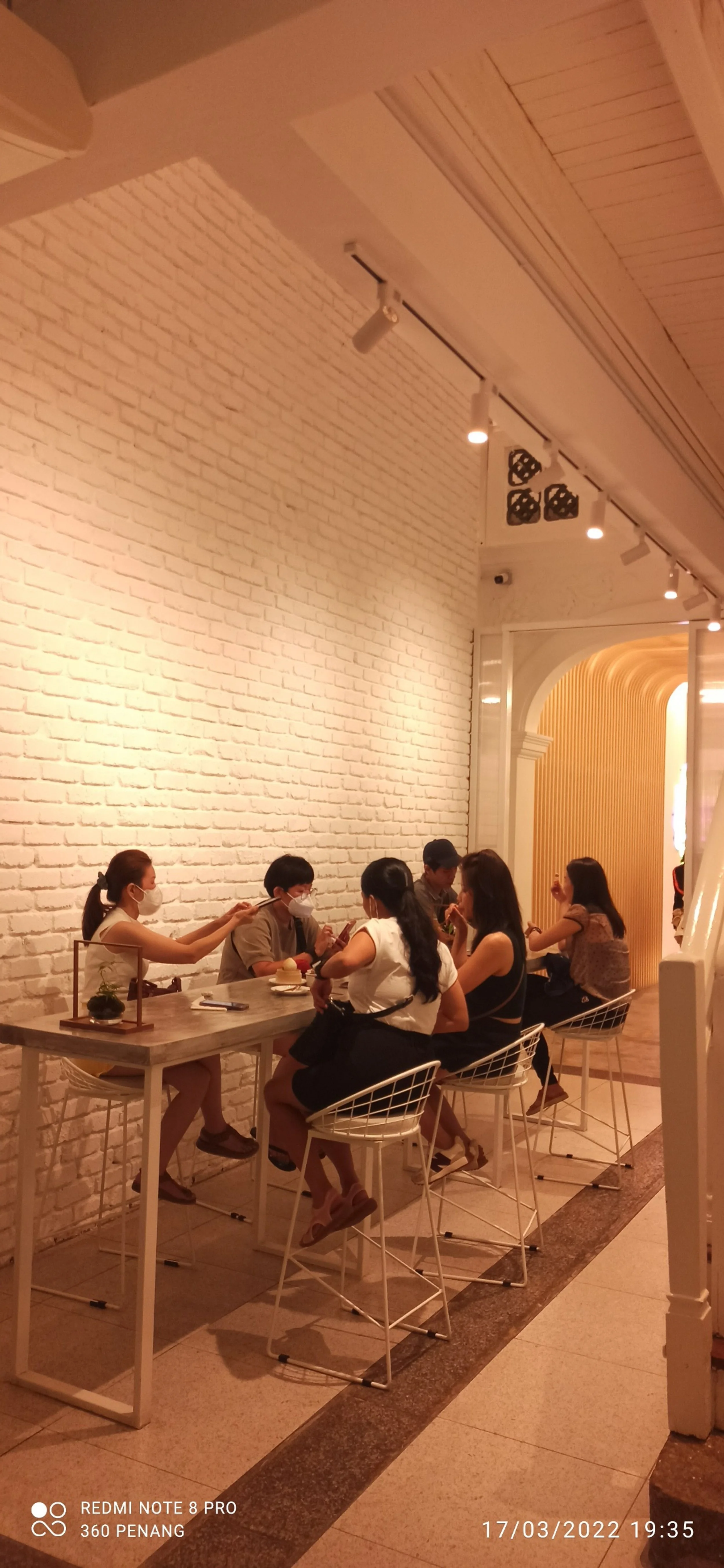 Long table