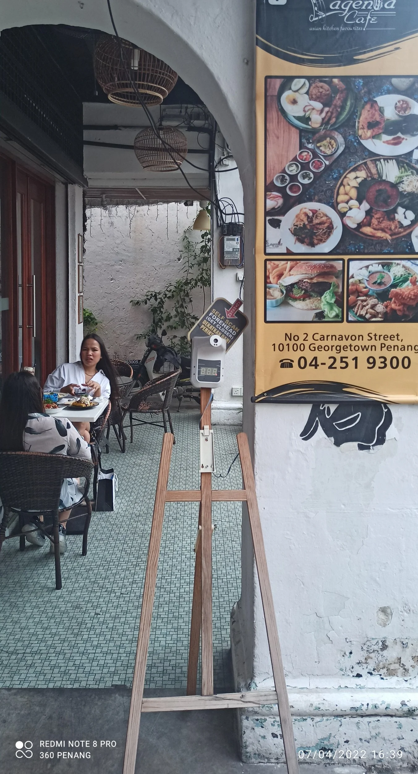 Table at five foot way