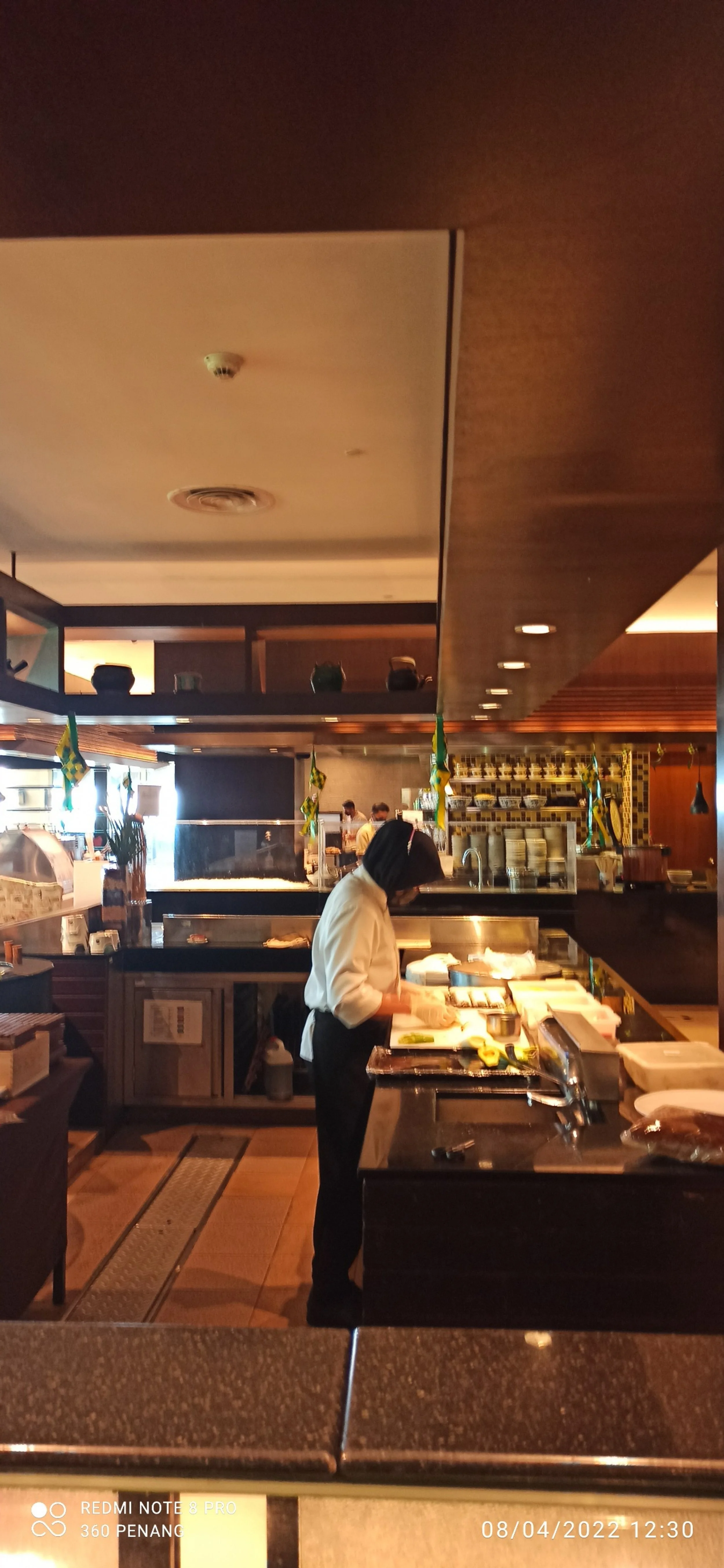 Prepararing sushi