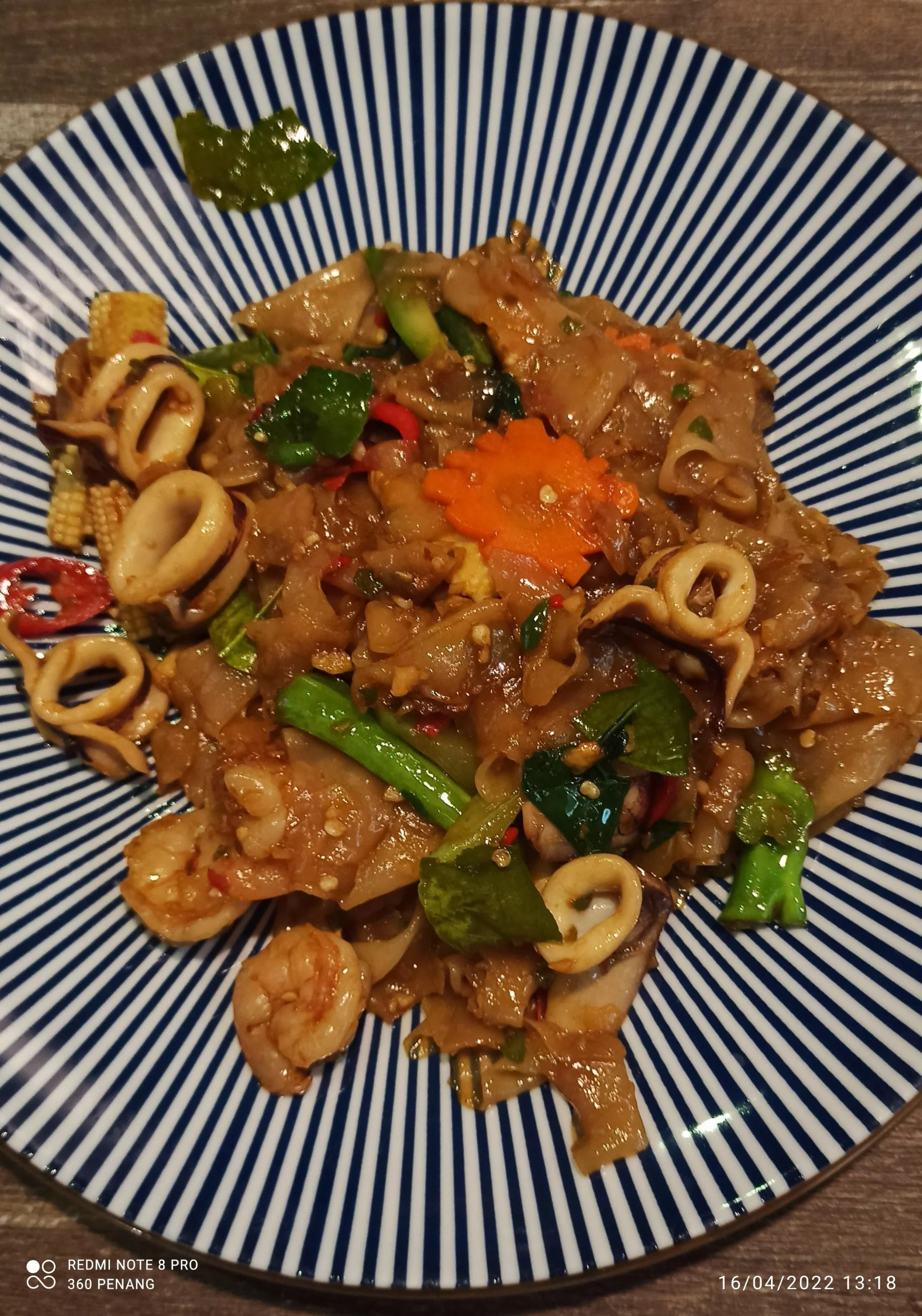 Drunken seafood hor fun