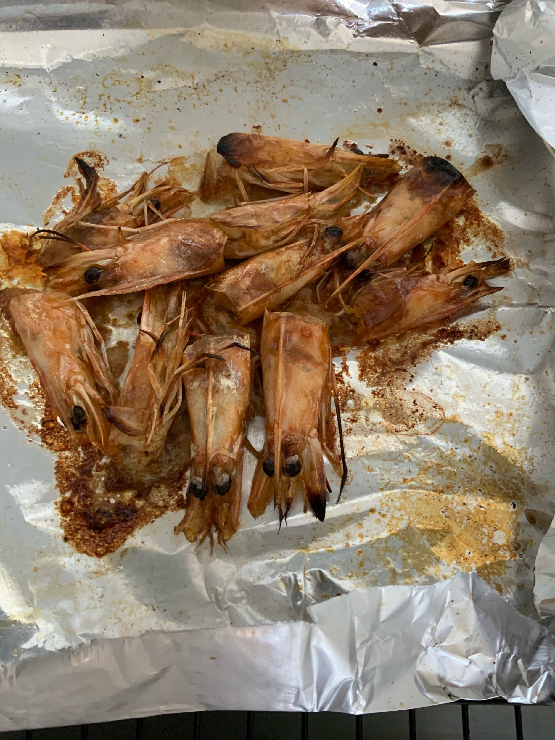 Roasted prawn heads in olive oil