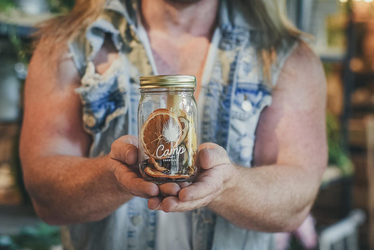 Have you ever tried a yummy boozy drink by @campcraftcocktails? They are the best! Add your fave spirit to the jar of delicious dried mixers and ingredients to create cocktails on the go! Perfect camping, picnics...or just laying around the house!