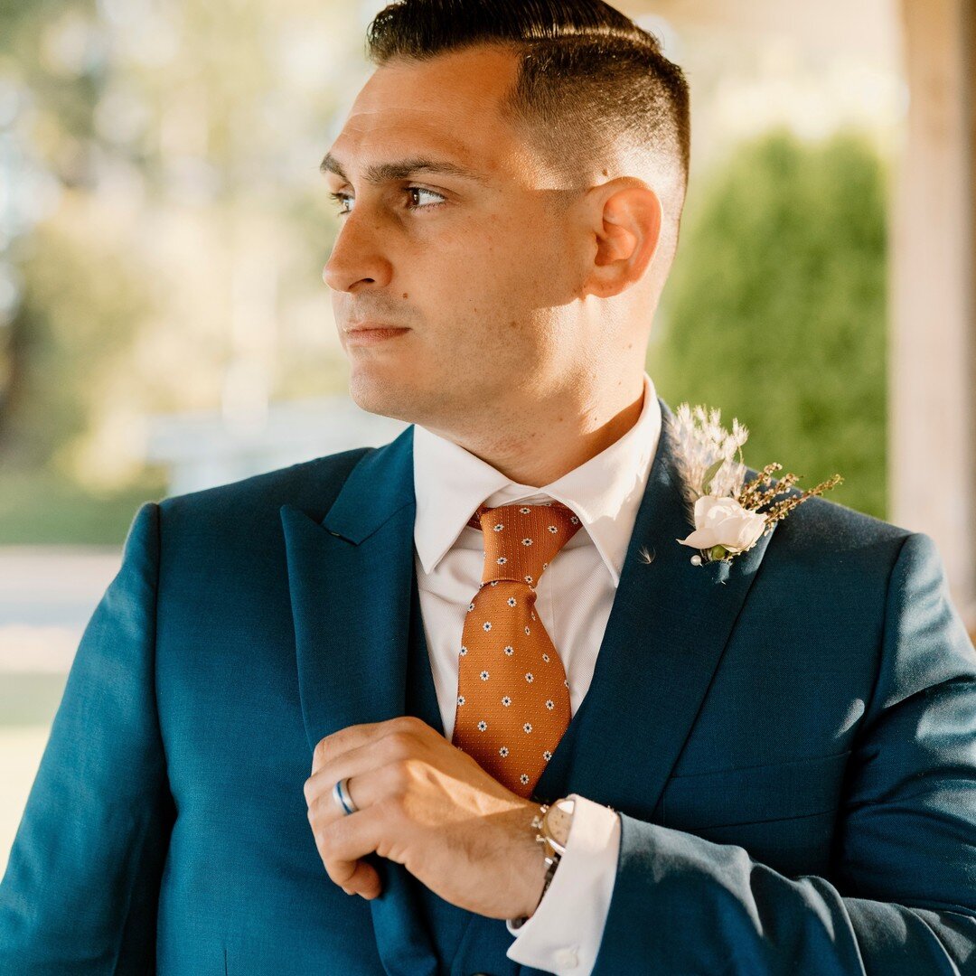 Here's to all of the amazing grooms this wedding season! Sometimes the bride's bouquets and the big floral pieces can seem to get all of the attention...but I love creating floral statements for grooms and groom's men in the form of a boutonni&egrave