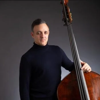 Gregg August, bass