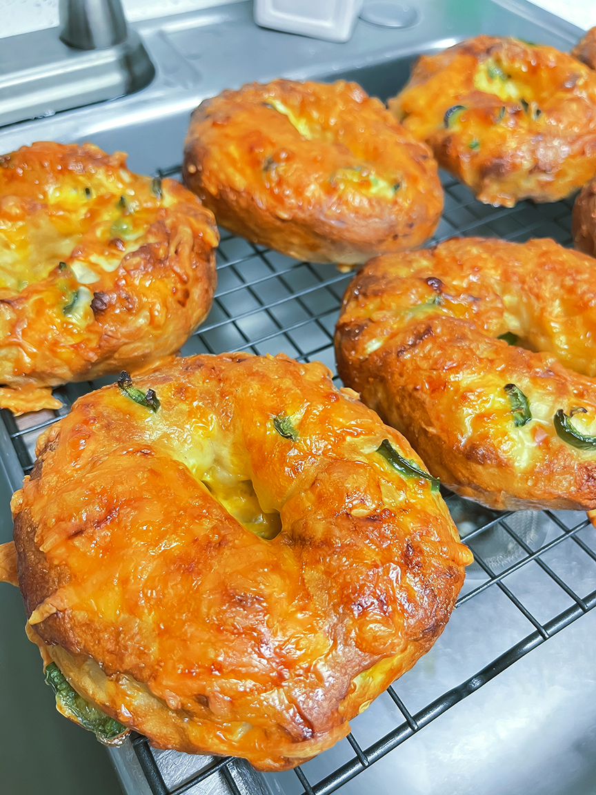 jalapeno_cheddar_bagel.png