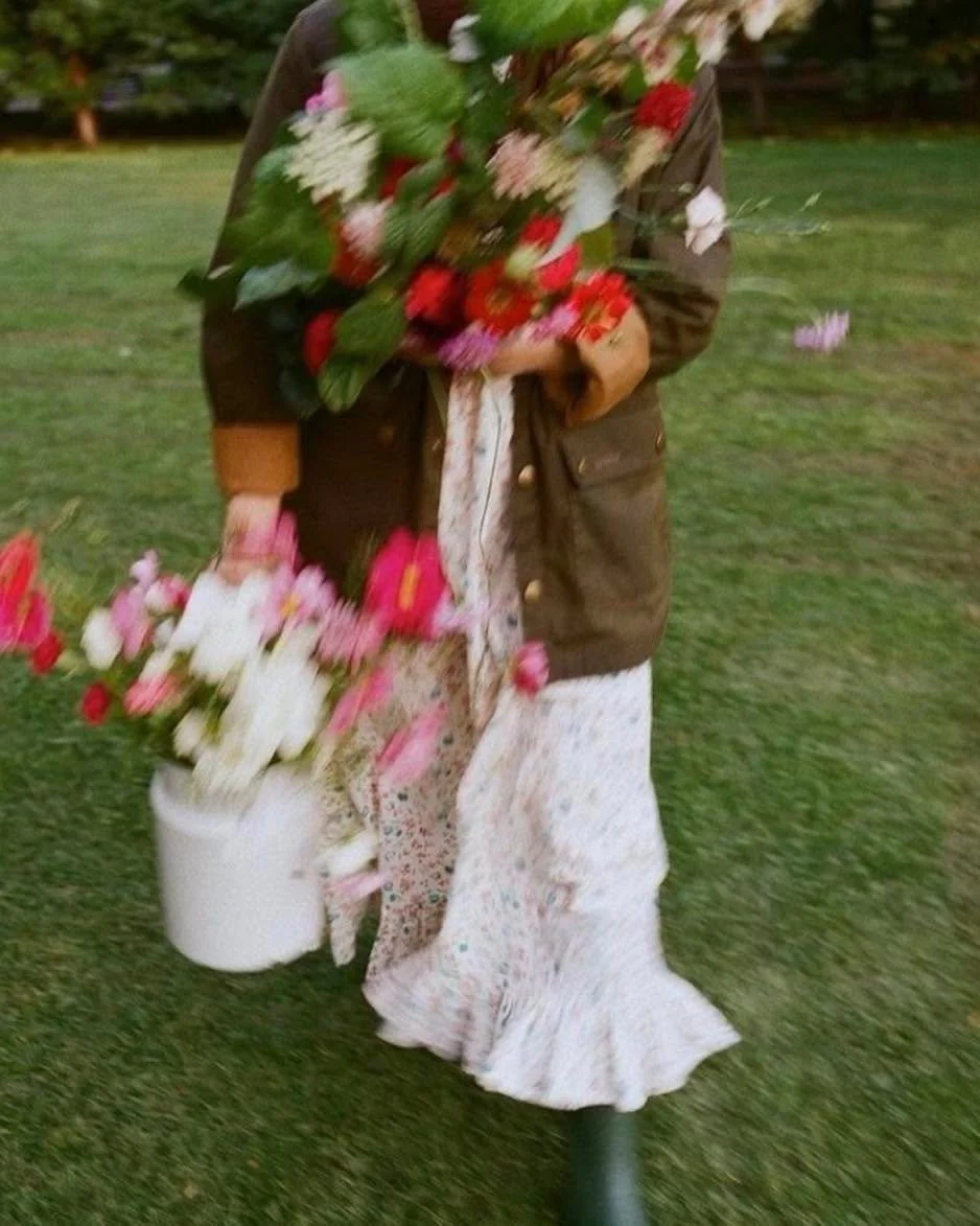 Welcoming all Pinterest loving girls and guys to our flower farm this year for all the inspo and picture taking this summer during your U-Pick 💐🫱🏻&zwj;🫲🏼🤍☀️

#upickflowerfarm #minnesotaflowerfarm #twincitiesactivities #flowerfarmers 

Pictures 