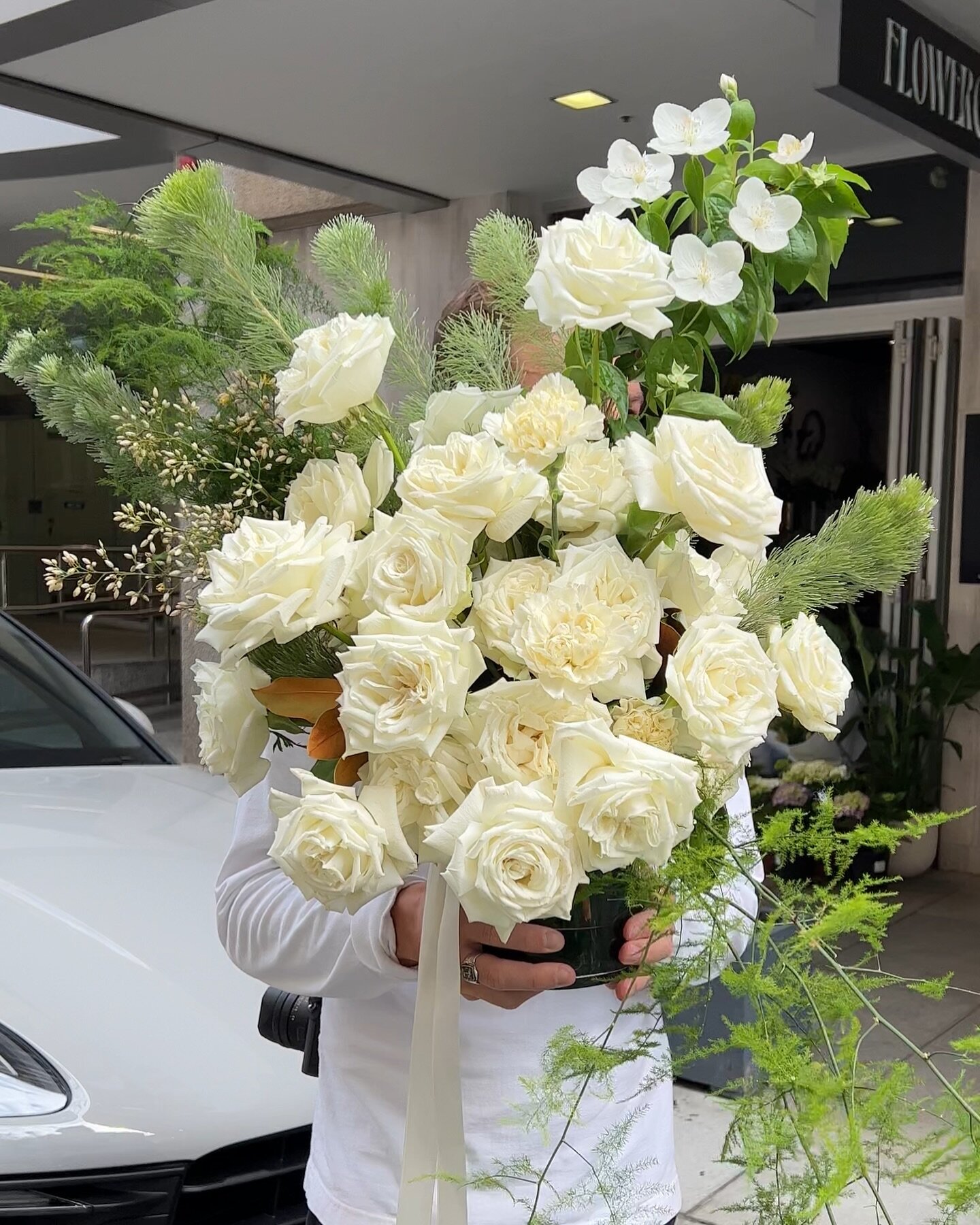 Burst of roses #flowergirl