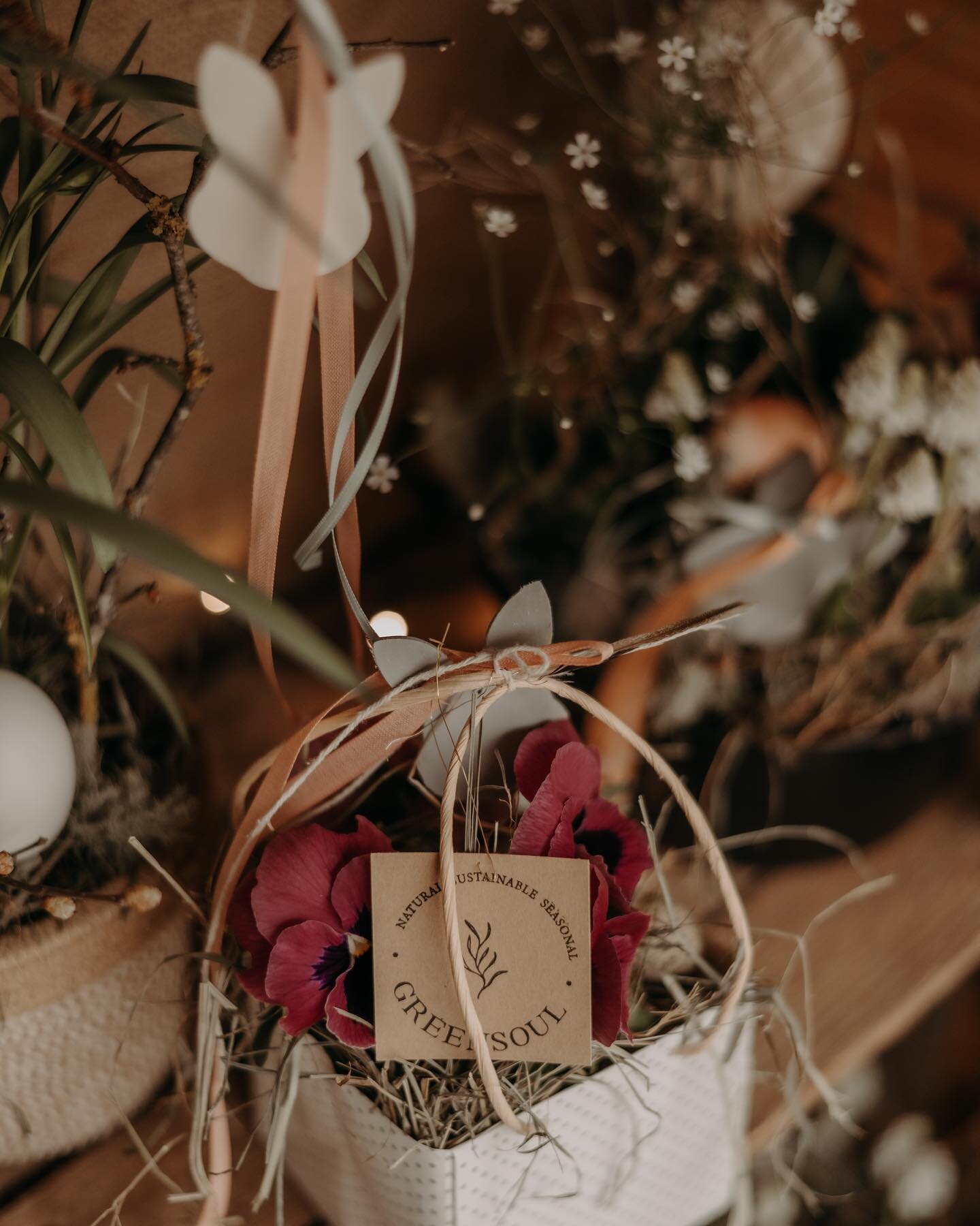 DETAILS

Das Besondere steckt oft in den kleinen Dingen&hellip;

📸 @echteliebe.fotografie 

#greensoul_popup#greensoul_floraldesign#ostern#muttertag#advent#naturalfloraldesign#floristmeisterin#floristmaster#sustaibableflowers#seasonalflowers#jetting