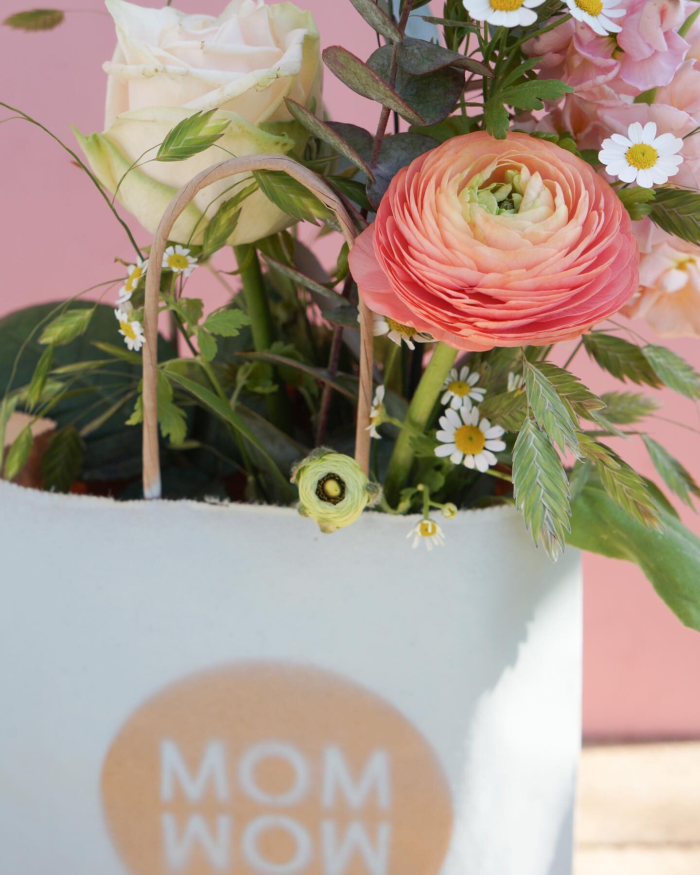 Muttertags Inspiration 

#greensoul_floraldesign#greensoul_onlineshop#shopsmall#shoplocal#supportsmallbusiness#womanbusiness#flowerbusiness#muttertag#blumenzumuttertag#muttertagstrau&szlig;#mothersday#flowersmakehappy#muttertag#mothersday#muttertagsb