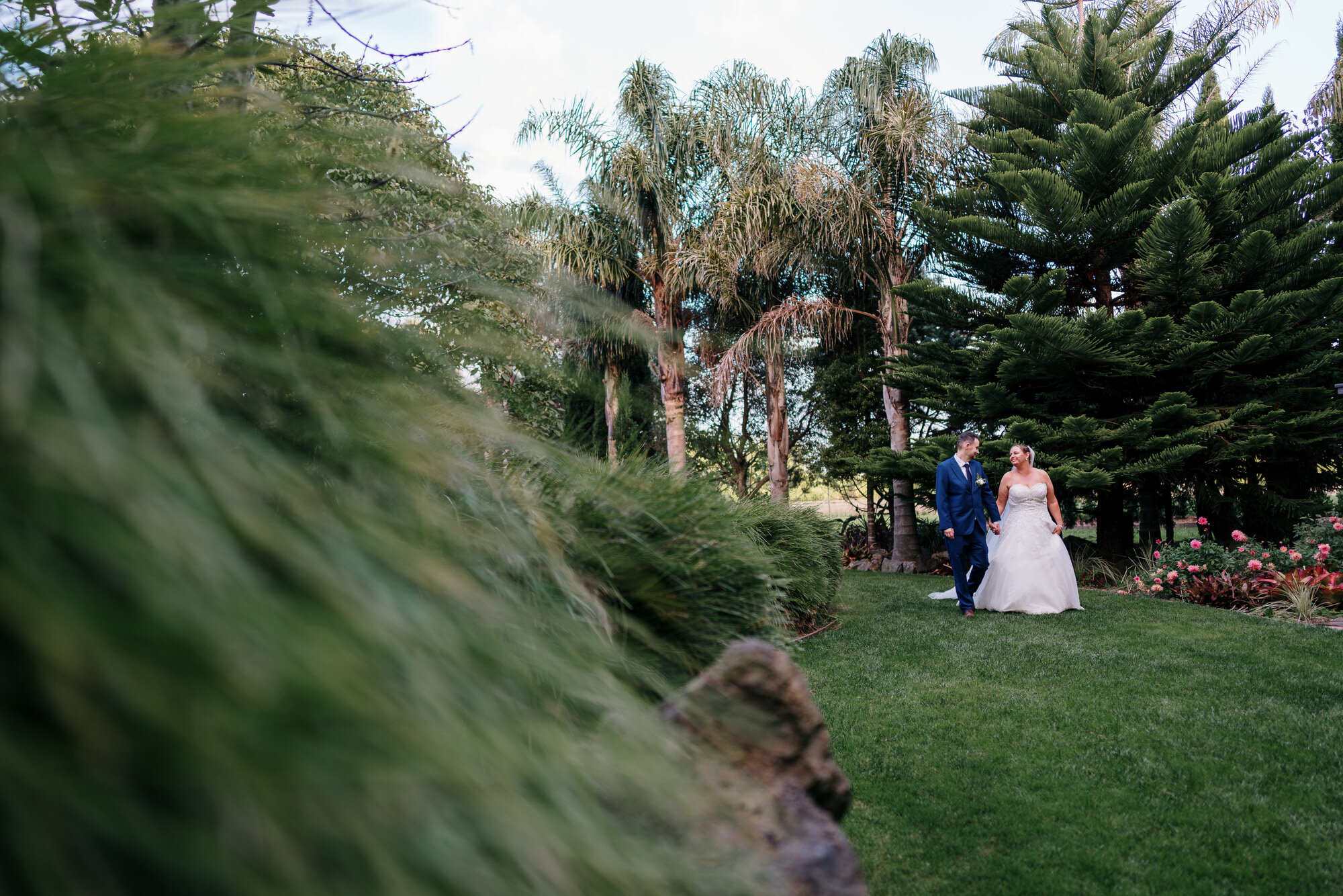 Auckland Wedding Photographer videographer-kumeu-wedding-venue-garden (13).jpg