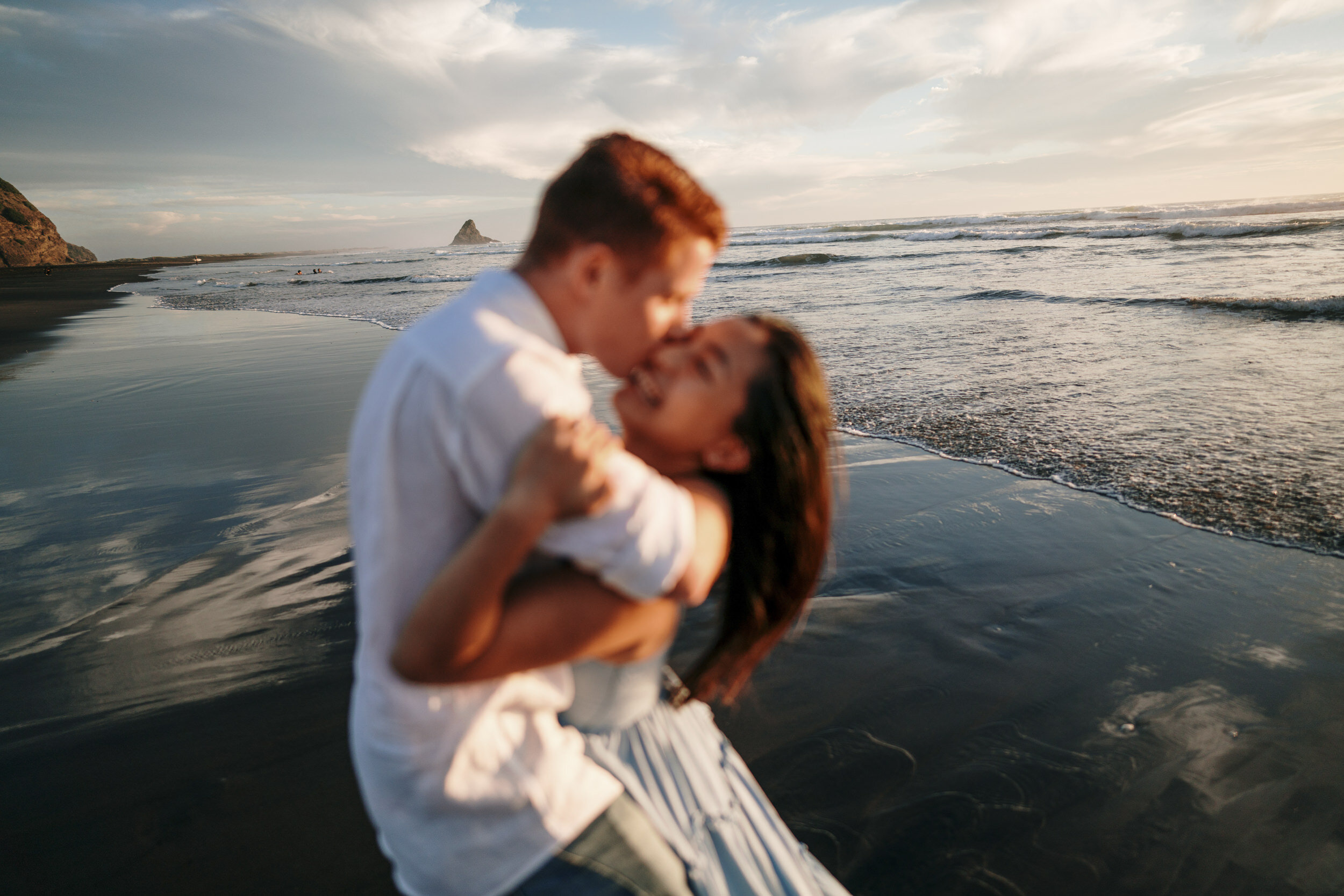 Piha Beach Photo | Engagement Shoot| Auckland Wedding Photographer and Videography | Sunset Engagement Photography | Piha Engagement