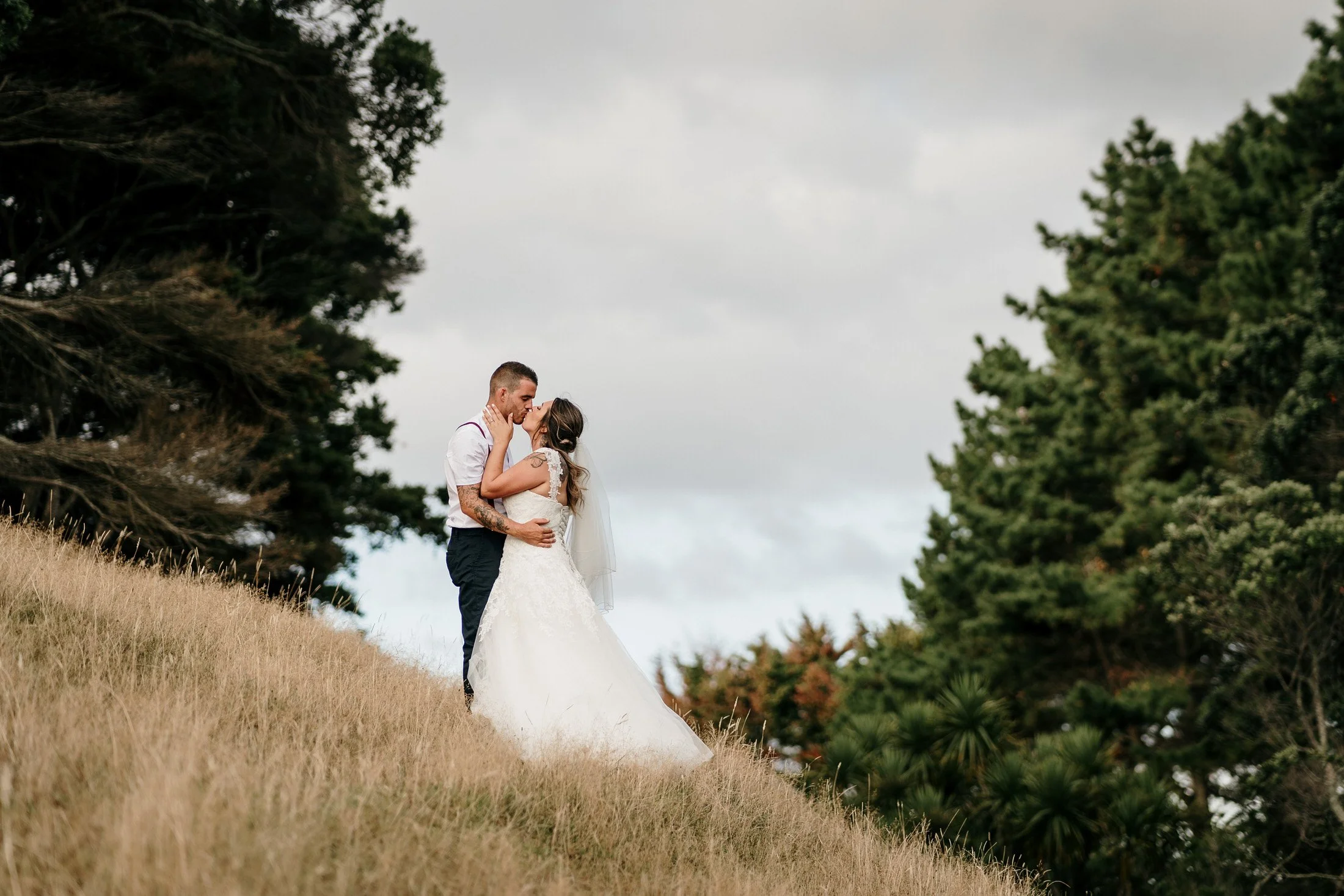 auckland-wedding-venues-photographer-videography-hillside-wedding-connemara-country-lodge (7).jpg