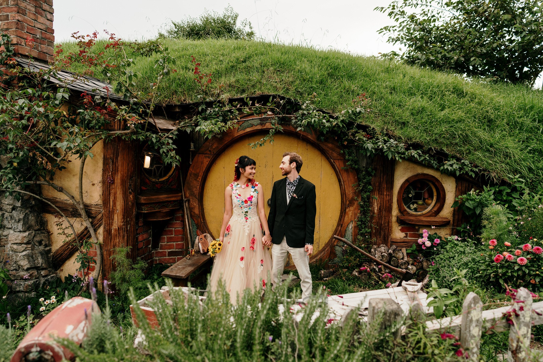 hobbiton-wedding-matamata-cambridge-venue-auckland-photographer-videographer-lord-of-the-rings-house-with-no-nails-dog-weddings (59).JPG