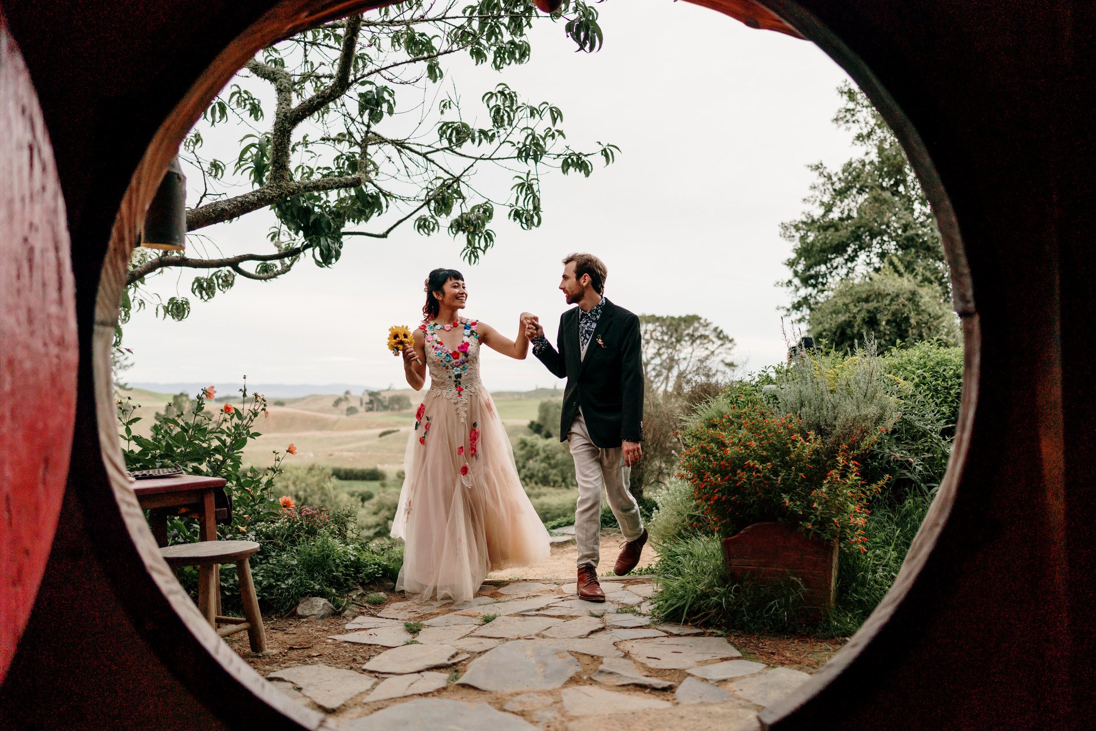 hobbiton-wedding-matamata-cambridge-venue-auckland-photographer-videographer-lord-of-the-rings-house-with-no-nails-dog-weddings (74).JPG