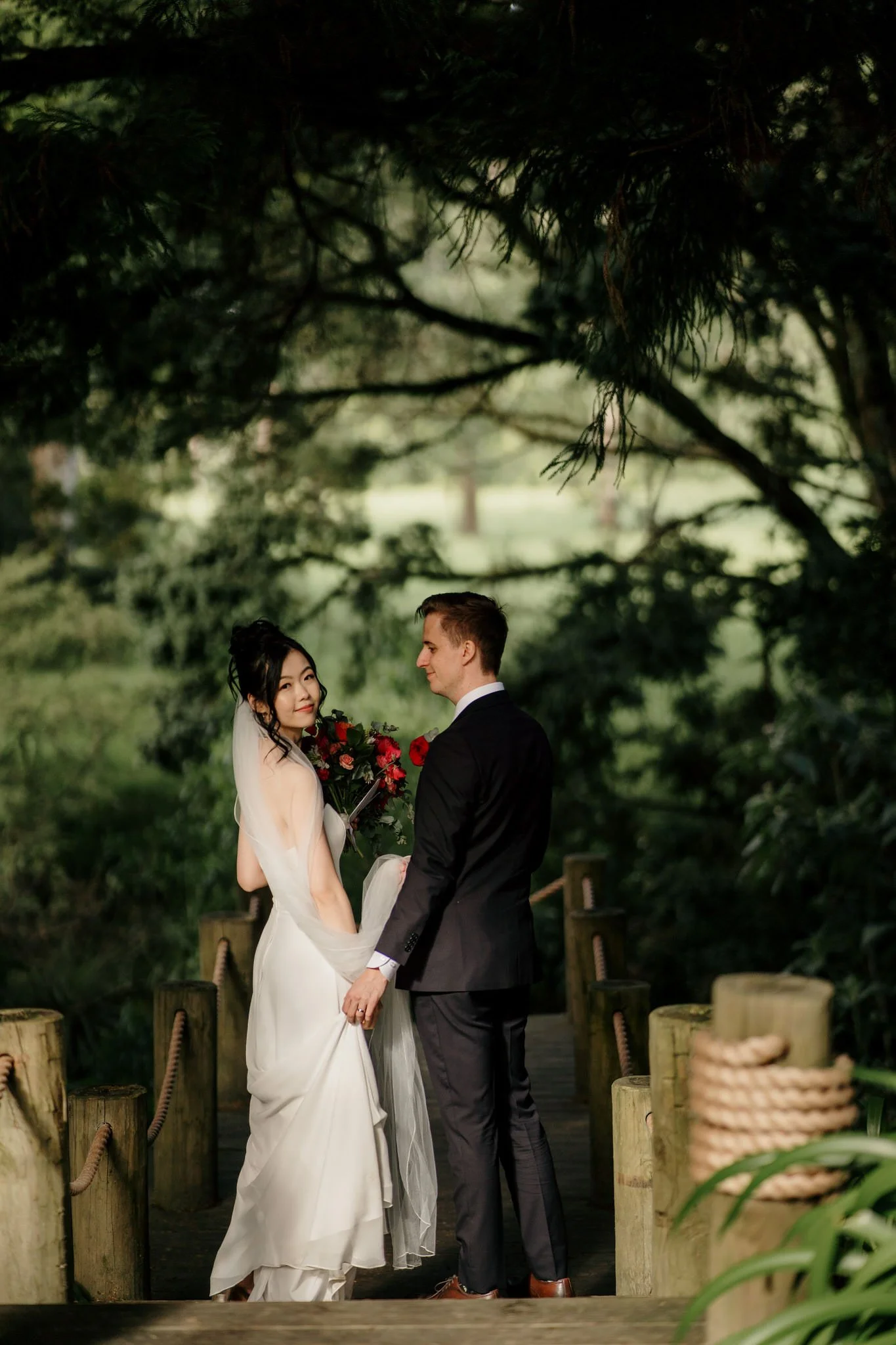 kumeu-valley-estate-auckland-wedding-venue-anada-new-zealand-asian-chinese-dear-white-productions-photography-videographer-gate-crashing-door-red-bag (68).jpg