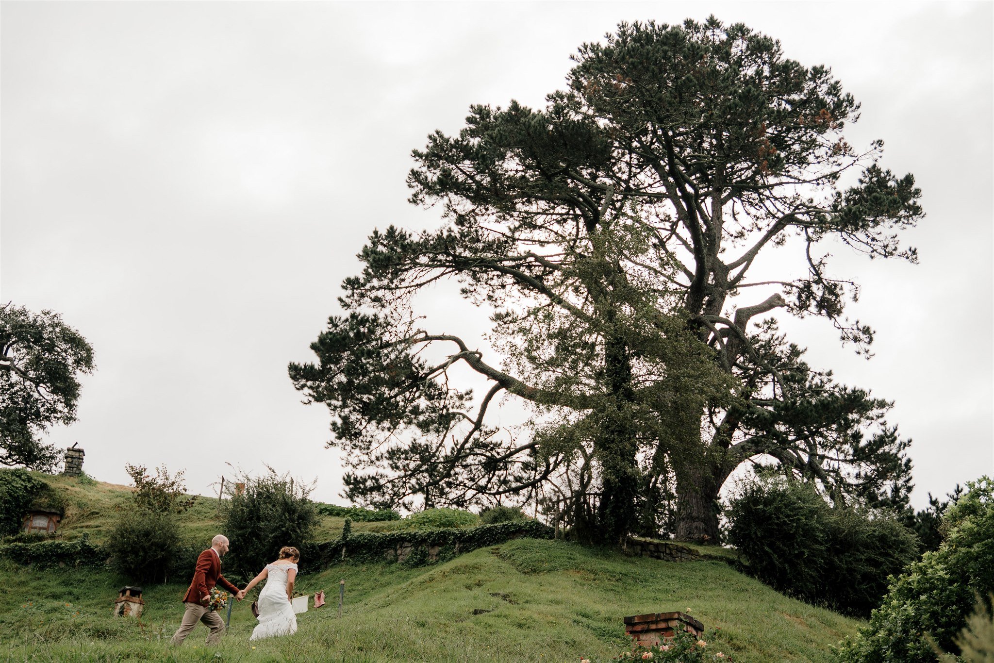 Matamata wedding venue | Hobbiton Tour | Auckland Wedding Videographer| Best Photographer| Top Videography | Wedding Couples Photography | The Green Dragon Inn | Dear White Productions