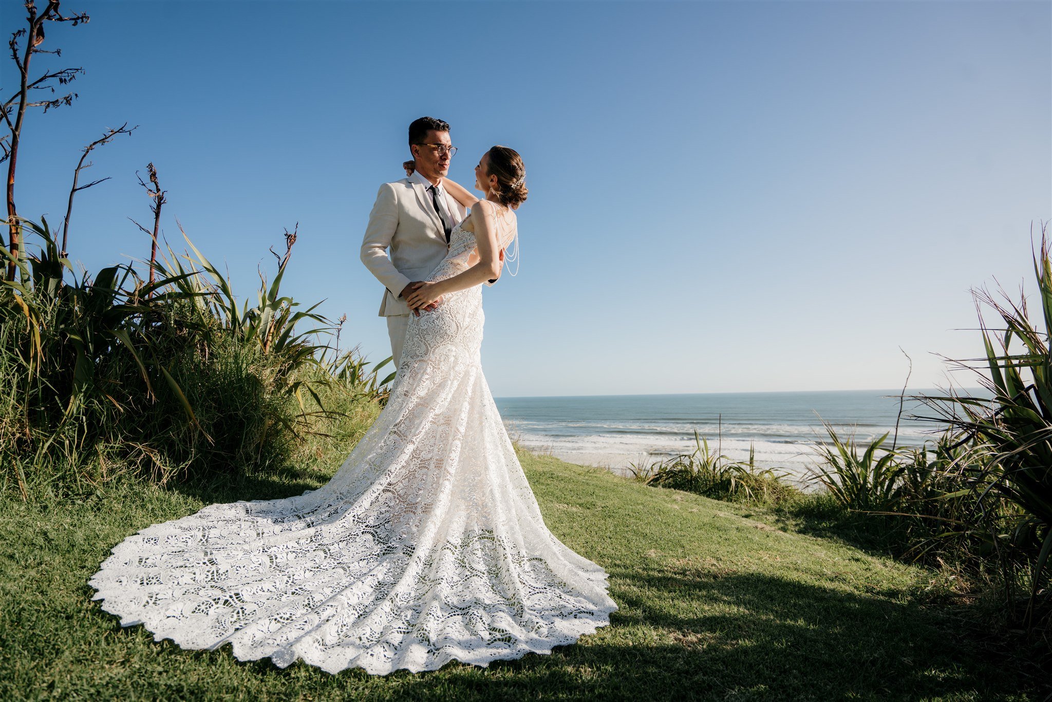 castaways-NZ-new-zealand-auckland-wedding-photographer-photography-videography-film-dear-white-productions-best-venue-waiuku-engagement-elopement-style-beach-intimate (249).jpg