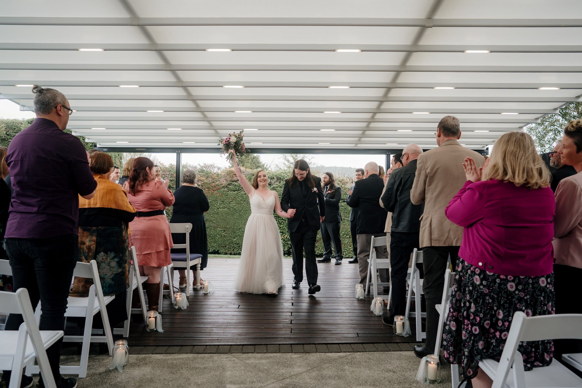 tabula-rasa-top-auckland-wedding-phtographer-NZ-best-photography-videography-film-new-zealand-NZ-top-garden-venue-cherry-blossom-spring-2023-rainy-day-hilton-bride-and-groom-dear-white-productions  (151).jpg