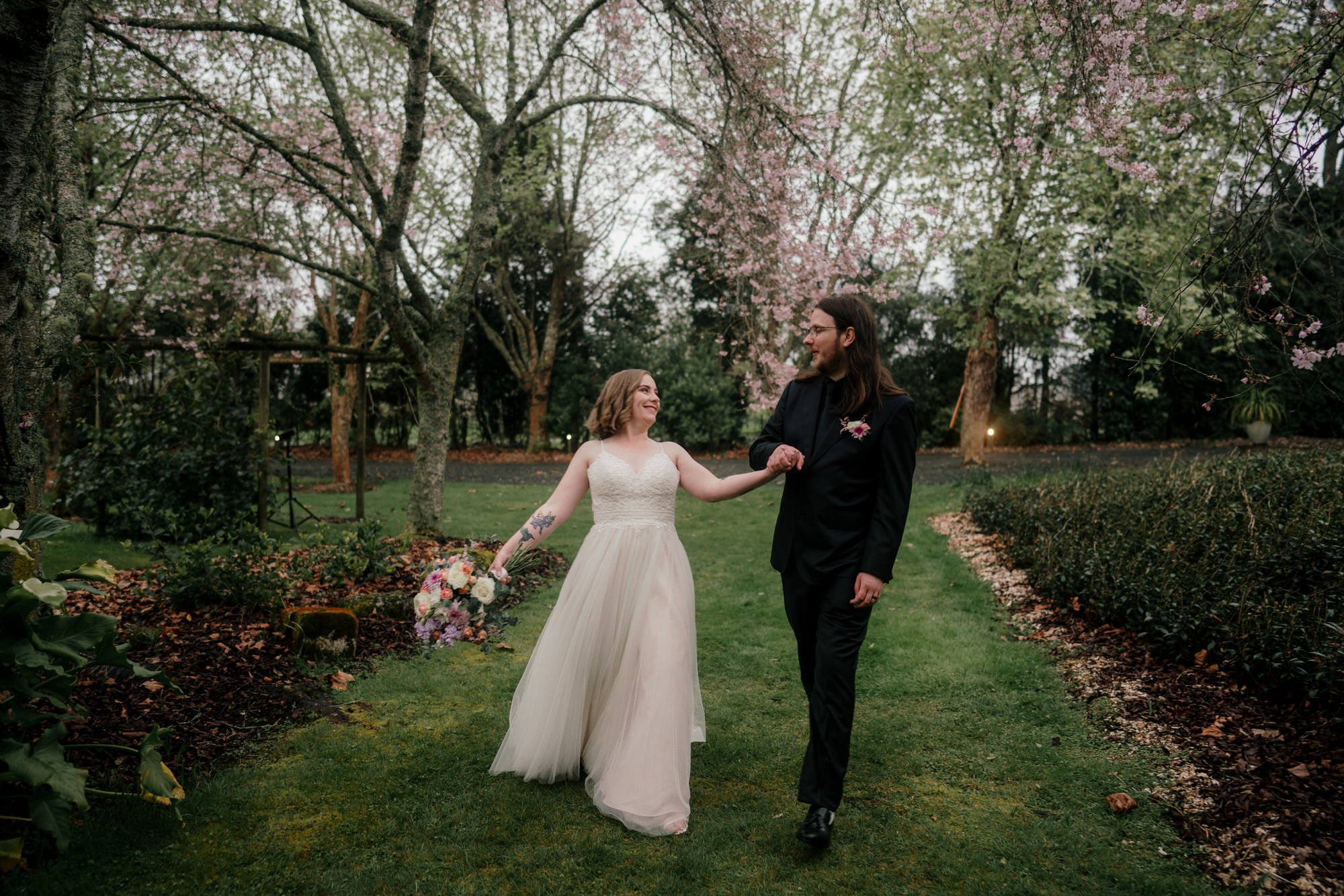 tabula-rasa-top-auckland-wedding-phtographer-NZ-best-photography-videography-film-new-zealand-NZ-top-garden-venue-cherry-blossom-spring-2023-rainy-day-hilton-bride-and-groom-dear-white-productions  (426).jpg