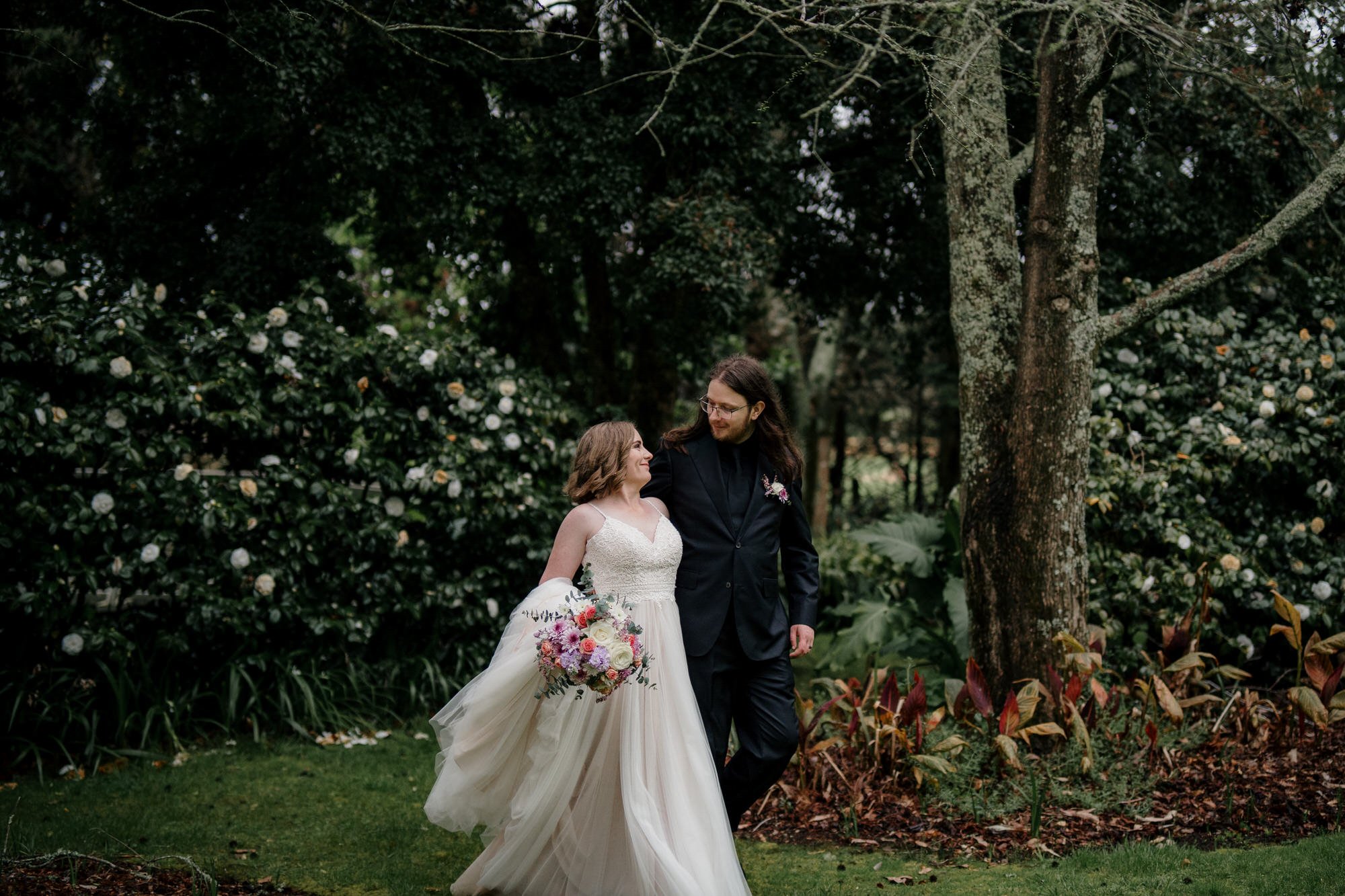 tabula-rasa-top-auckland-wedding-phtographer-NZ-best-photography-videography-film-new-zealand-NZ-top-garden-venue-cherry-blossom-spring-2023-rainy-day-hilton-bride-and-groom-dear-white-productions  (470).jpg
