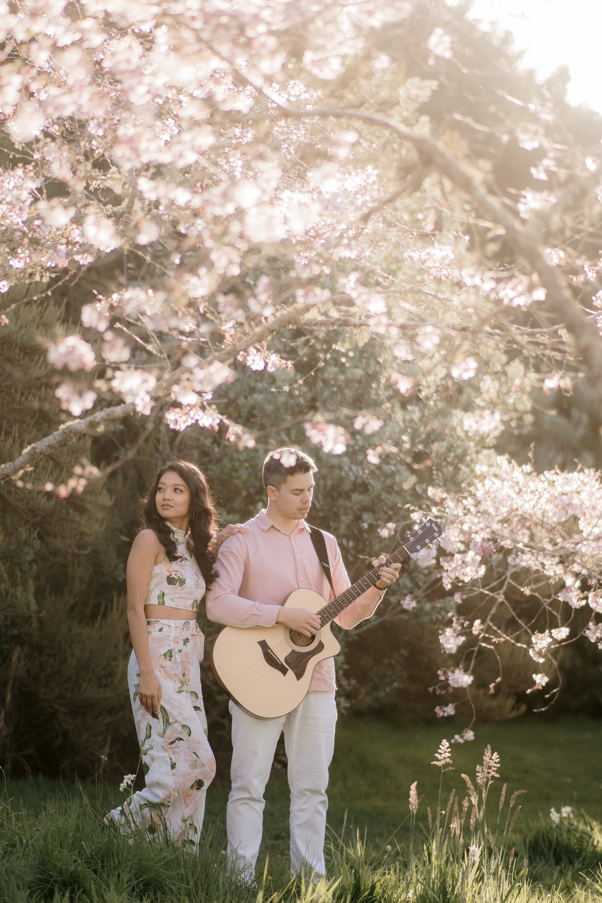 nate-and-thea-singers-duo-2023-top-auckland-wedding-phtographer-photography-videography-film-new-zealand-NZ-best-band-cherry-blossom-botanical-garden-engagement-elopement-dear-white-productions (59).jpg