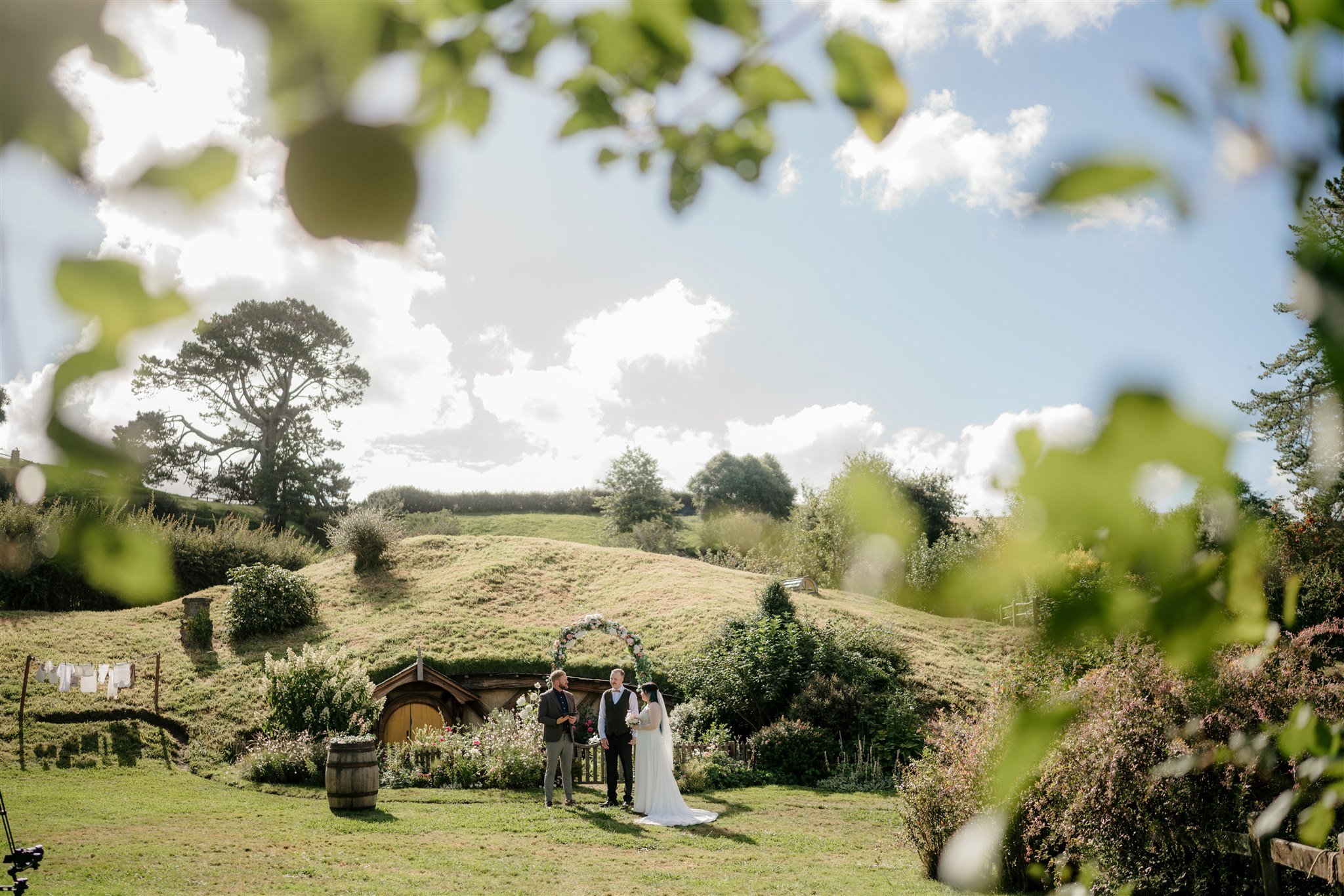 ivy-sam-elopement-at-hobbiton-auckland-wedding-photographer