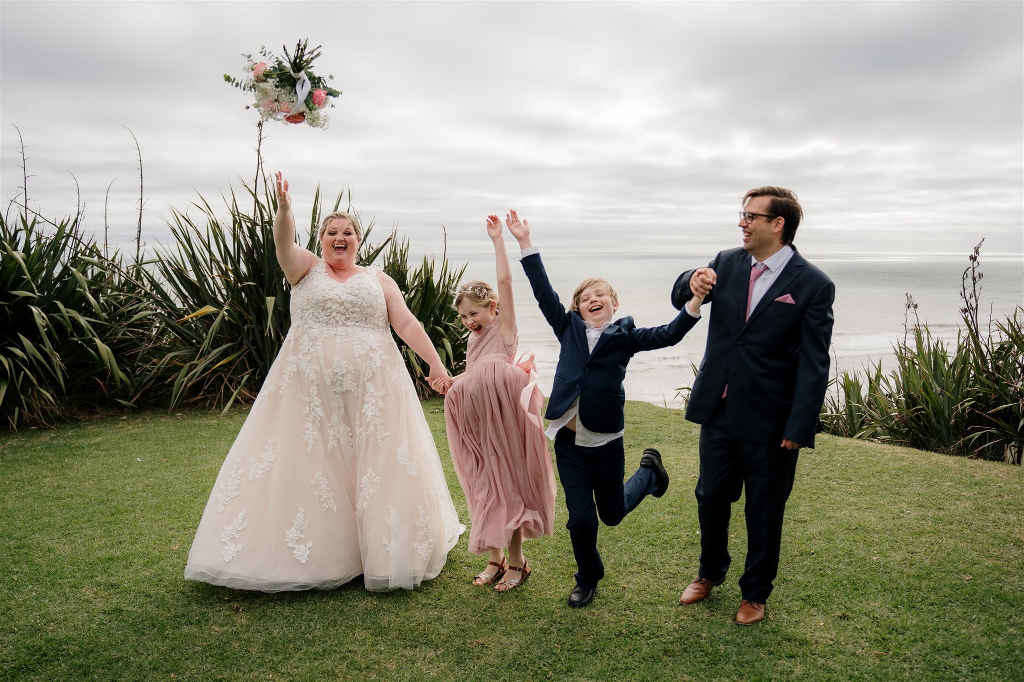castaways-resort-luxury-seaside-wedding-top-best-luxury-auckland-venue-beach-dear-white-photographer-videography (47).jpg