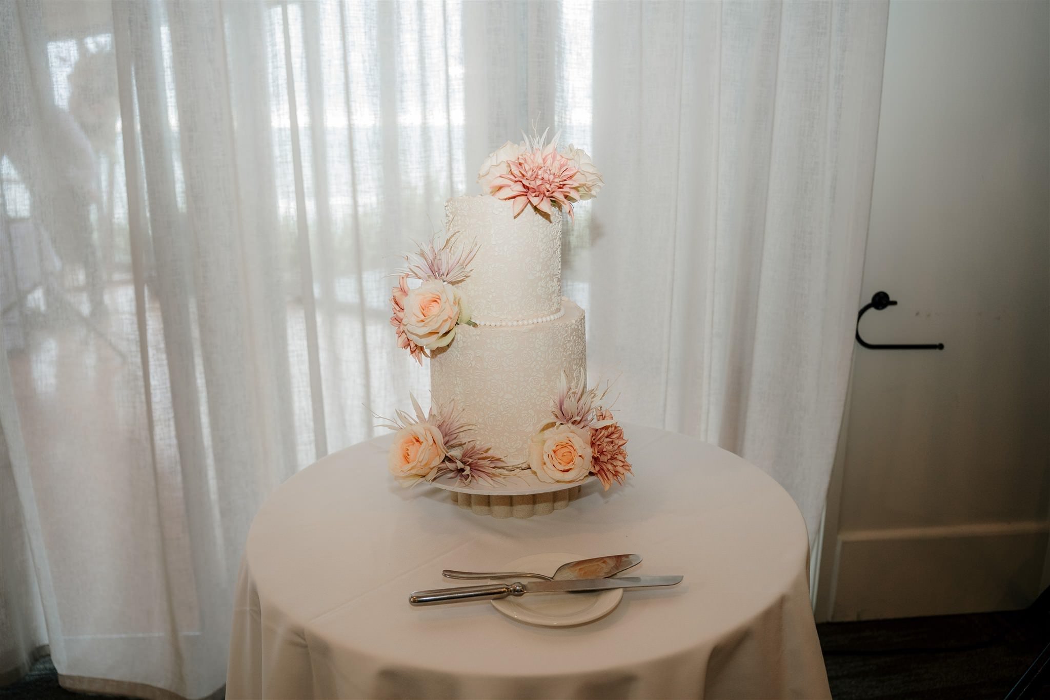 castaways-resort-luxury-seaside-wedding-top-best-luxury-auckland-venue-beach-dear-white-photographer-videography (59).jpg