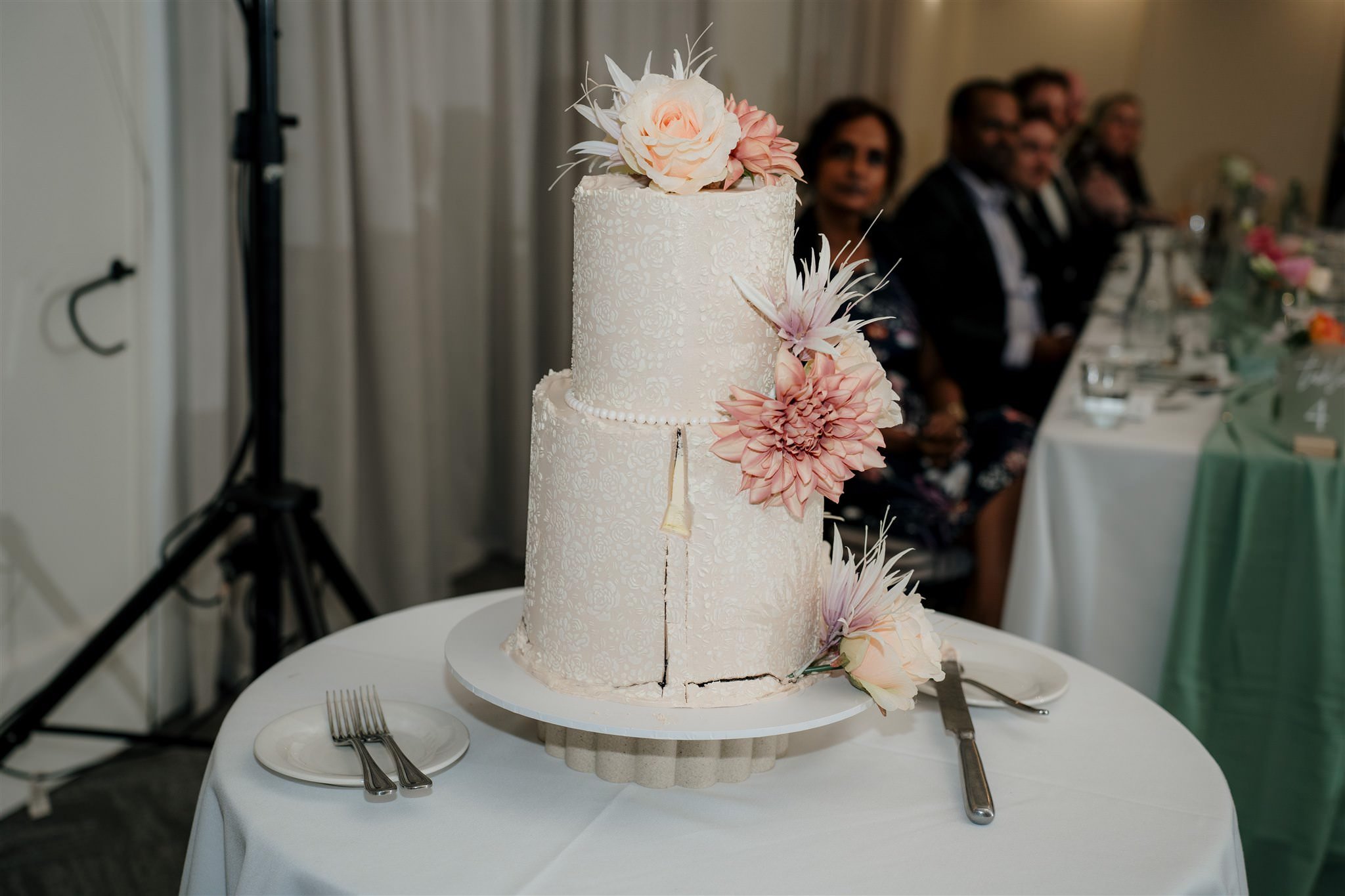 castaways-resort-luxury-seaside-wedding-top-best-luxury-auckland-venue-beach-dear-white-photographer-videography (79).jpg