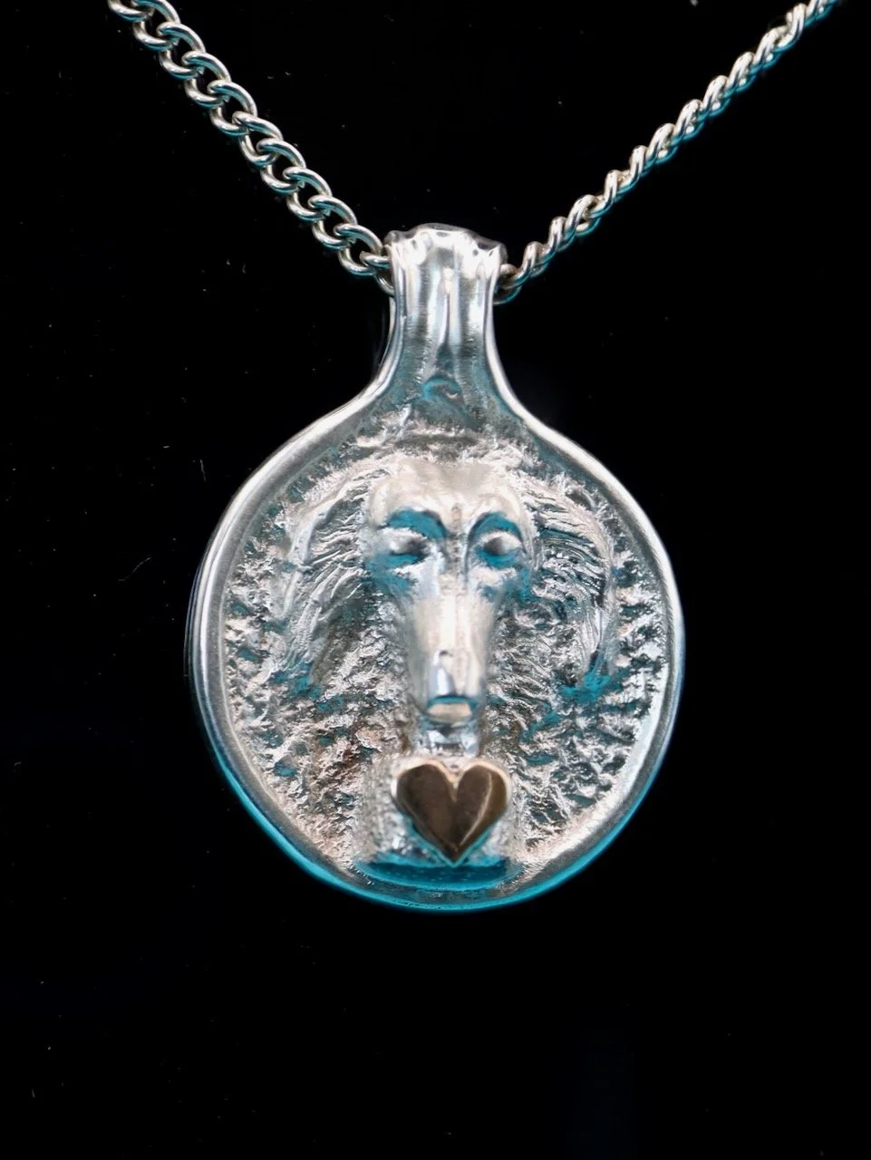A memorial pendant for Ettta…