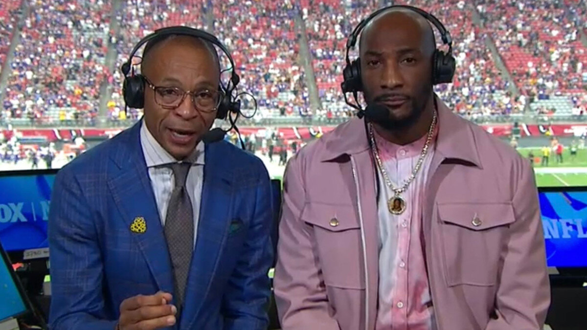 Gus Johnson Was Back Calling an NFL Game, and It Was Downright Glorious (Jimmy Traina, Sports Illustrated)