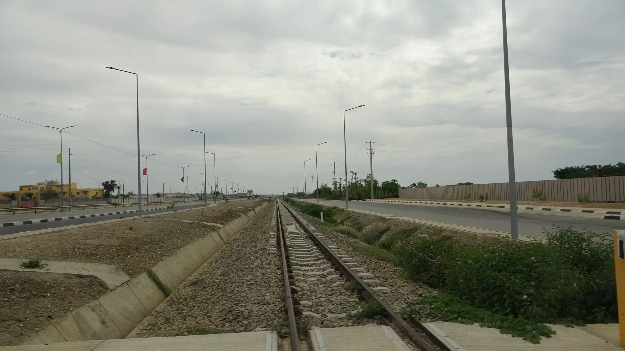 Nos caminhos-de-ferro também há rectas compridas  (Lobito-Benguela)