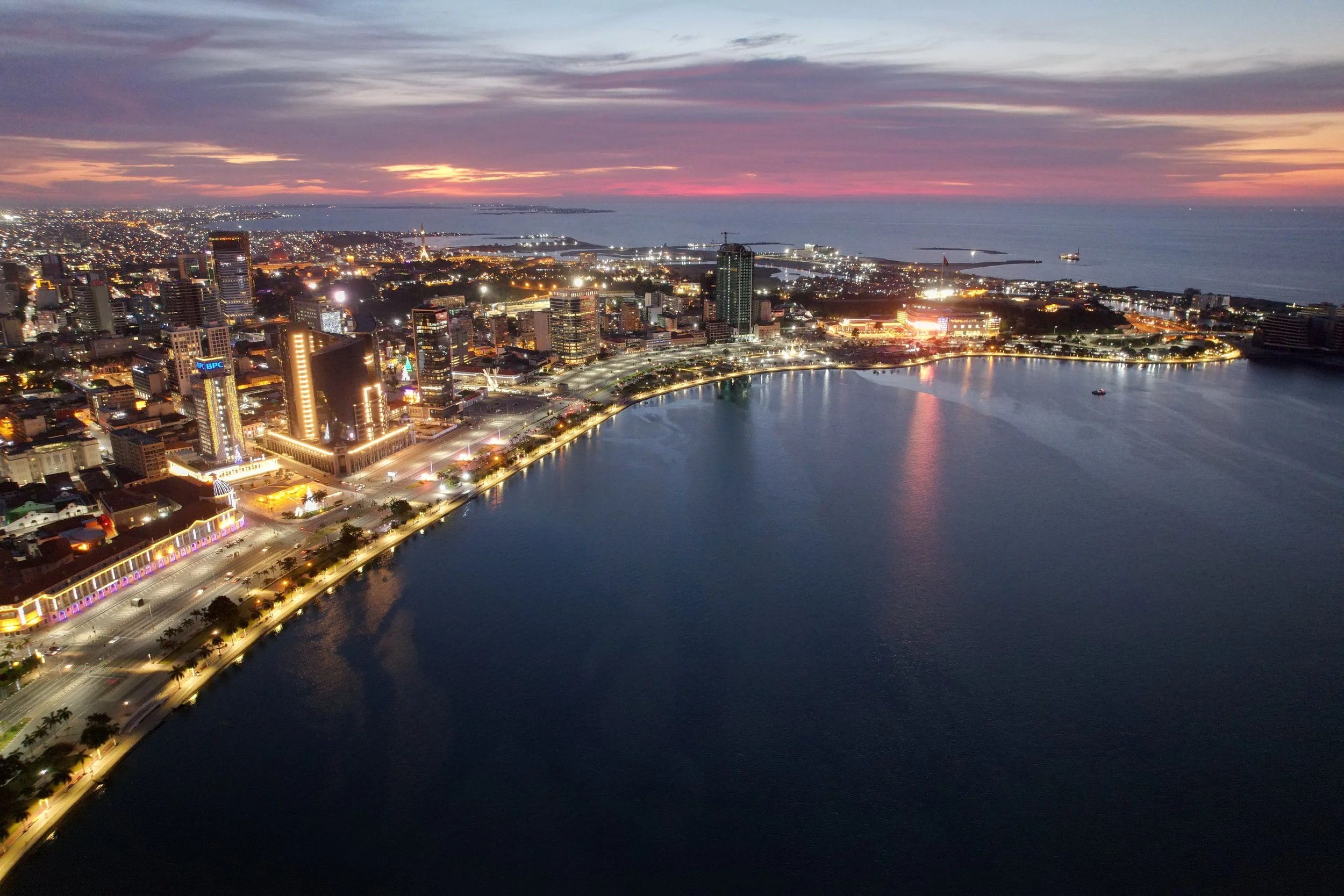 Chegámos a Luanda ao final da tarde.
Ainda deu tempo para levantar o drone!