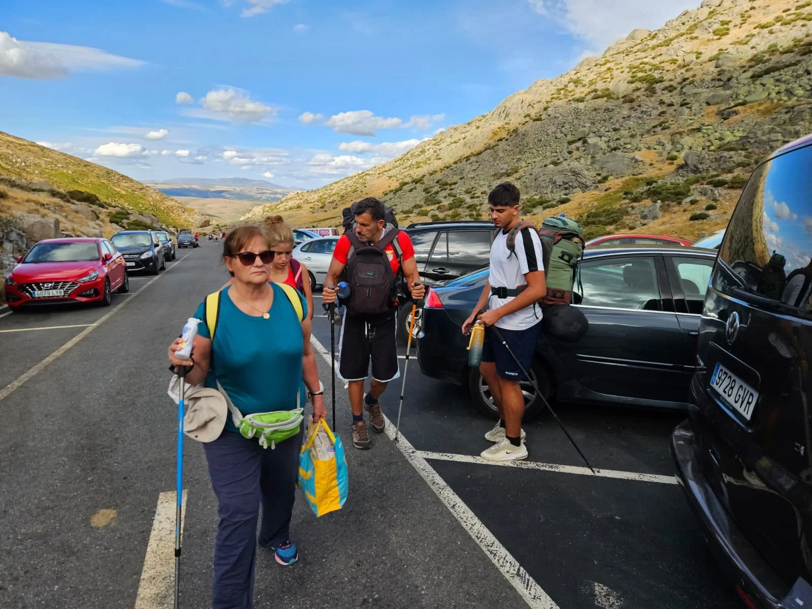 Início da marcha, do estacionamento ('Plataforma de Gredos') para o Refúgio Laguna Grande.
Foto: MJ