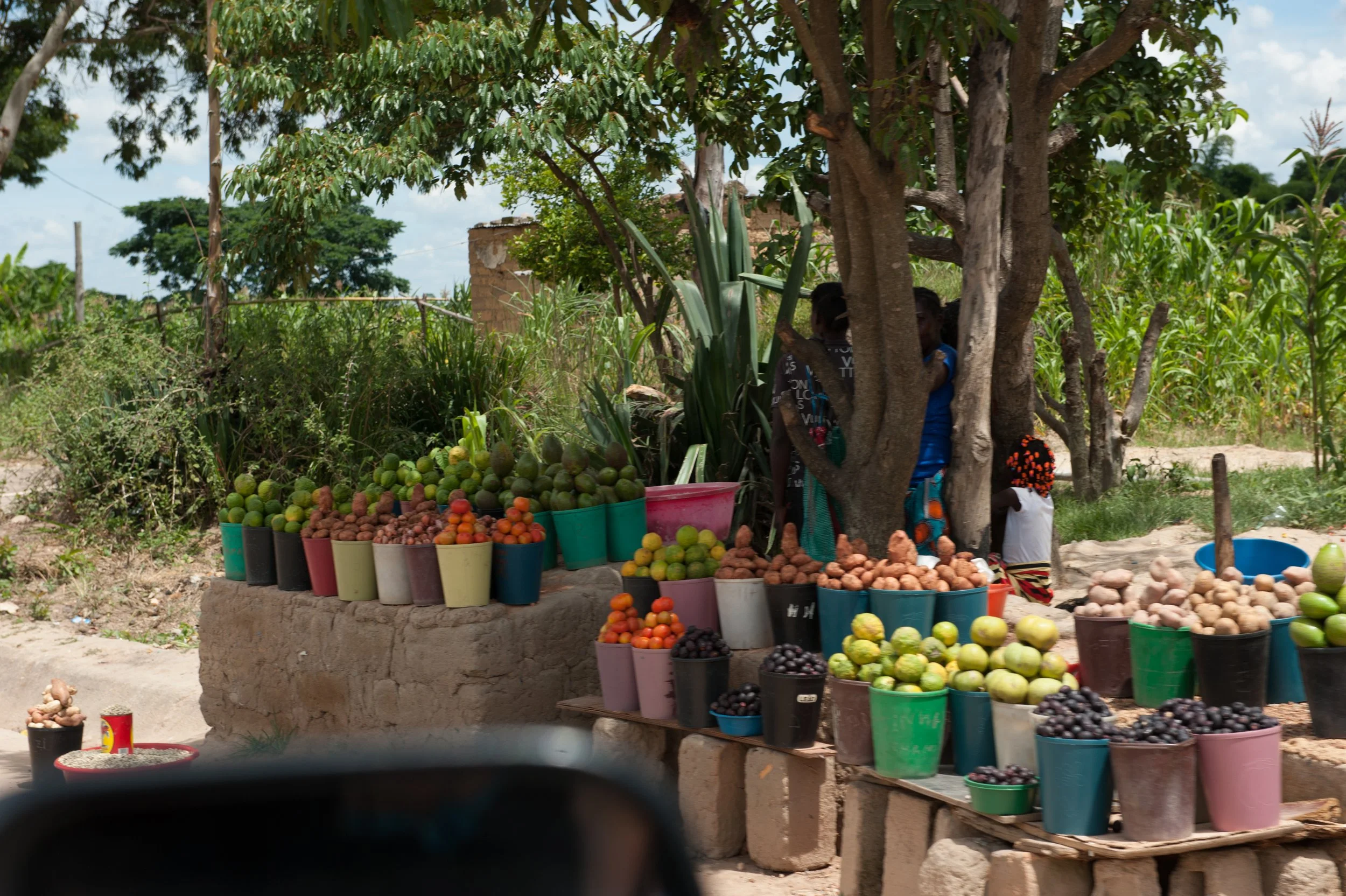 Os mercados de rua improvisados são um festival de cores!